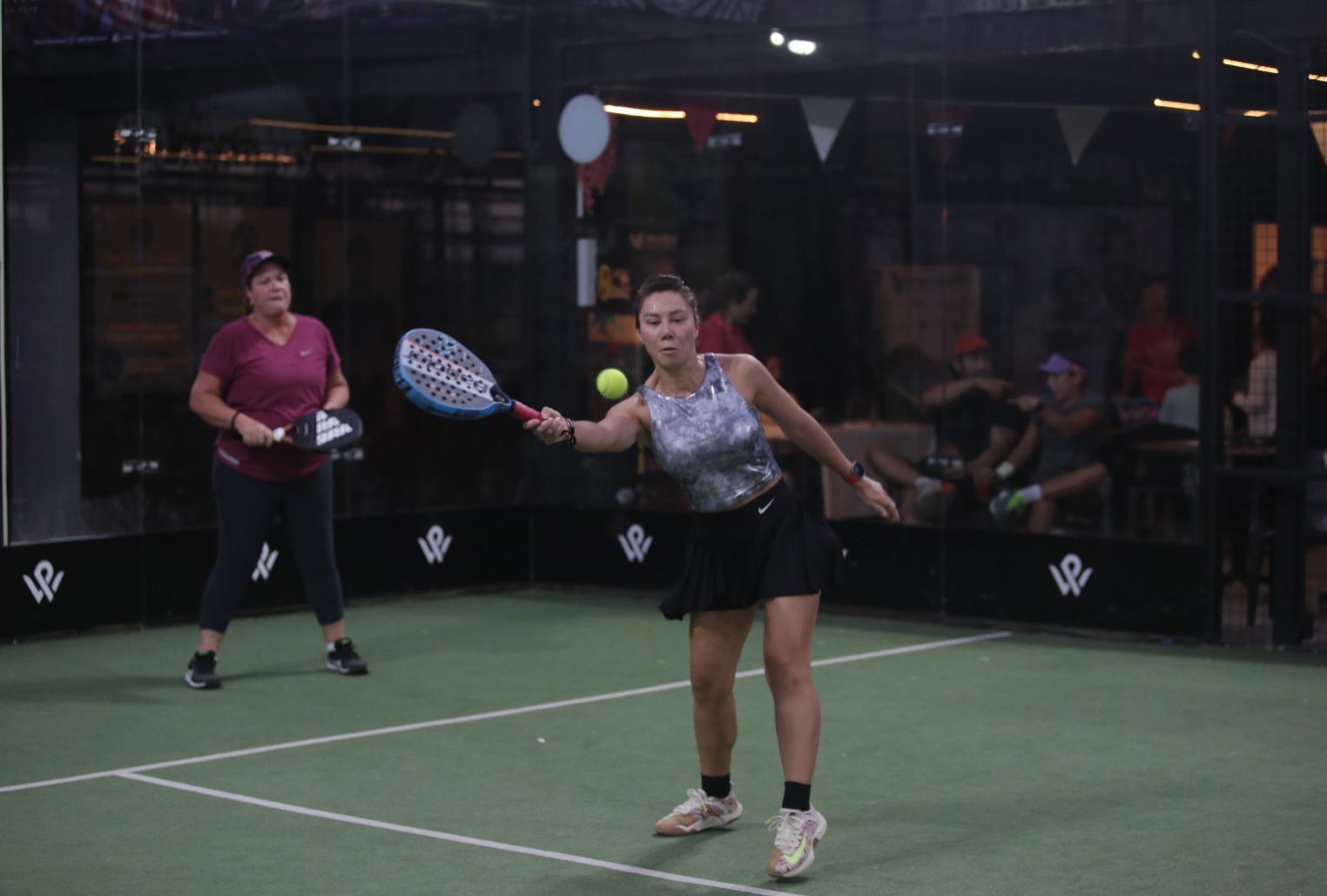 $!De Rueda y Lizárraga aseguran nivel Principiantes en Torneo Rosa de Pádel