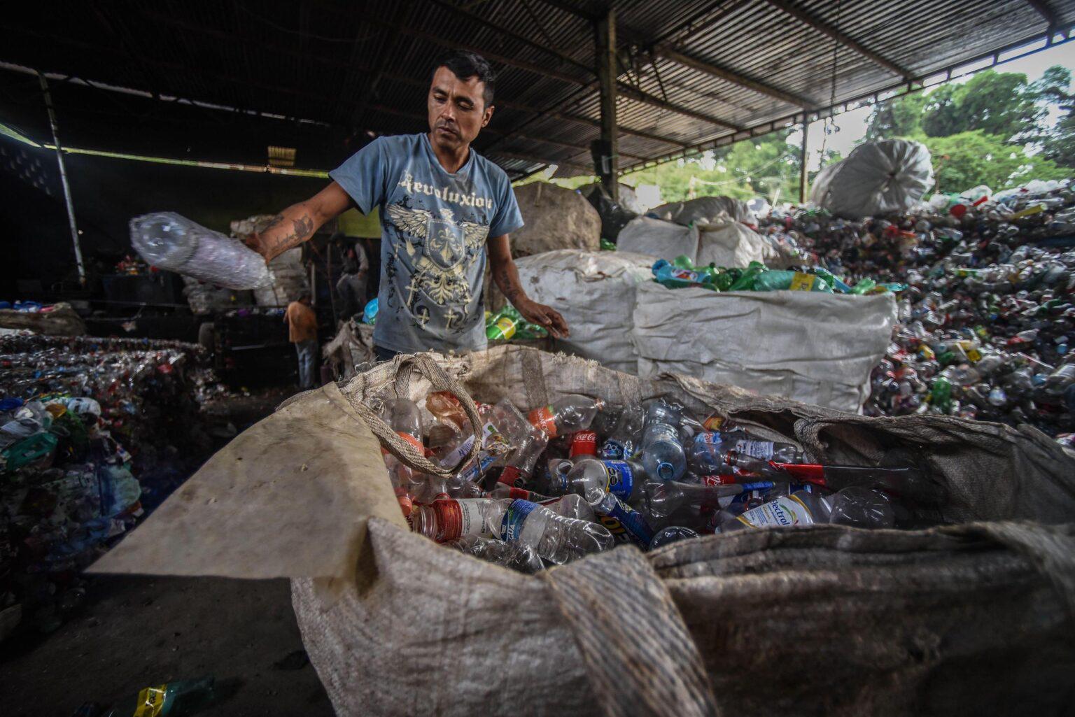 $!En México los plásticos se acumulan y los recicladores pagan el precio