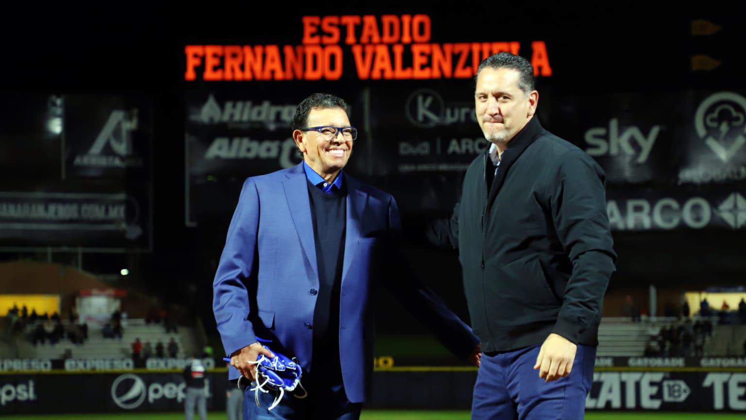 $!Valenzuela ‘inauguró’ estadio de los Naranjeros, que ahora lleva su nombre