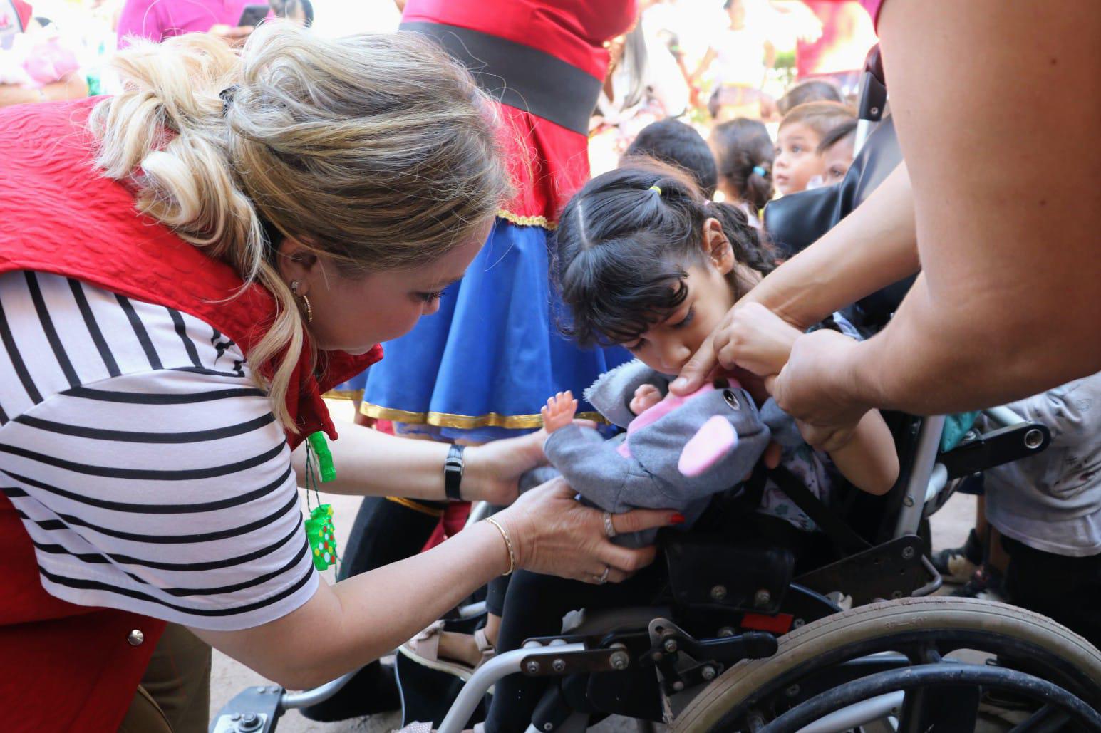 $!Llevan alegría y juguetes a niños y niñas de comunidades de Escuinapa