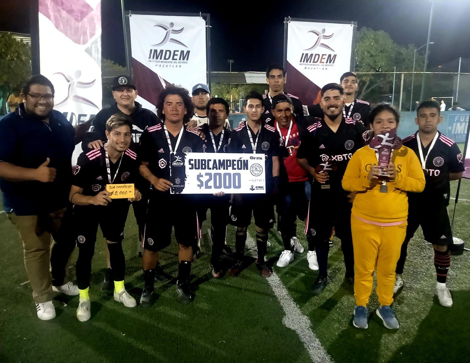 $!Alza la copa Ejecución de Ingeniería, en futbol rápido