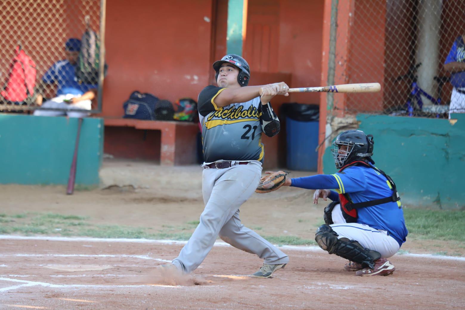 $!Familia Velarde empata semifinales de Liga de Beisbol Meseros