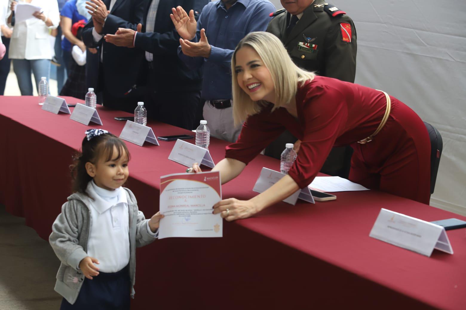 $!Celebran Lunes Cívico en jardín de niños del Centro de Mazatlán