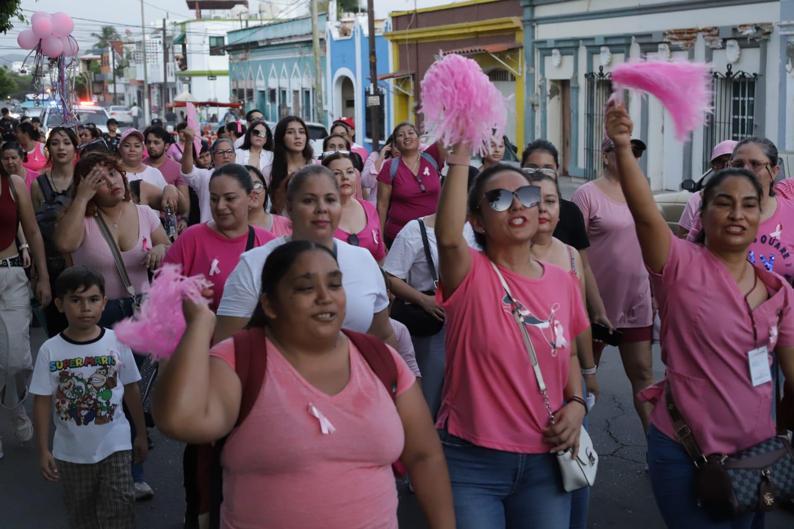 $!Celebran en Mazatlán la Caminata Rosa por la Paz y la Salud de las Mujeres