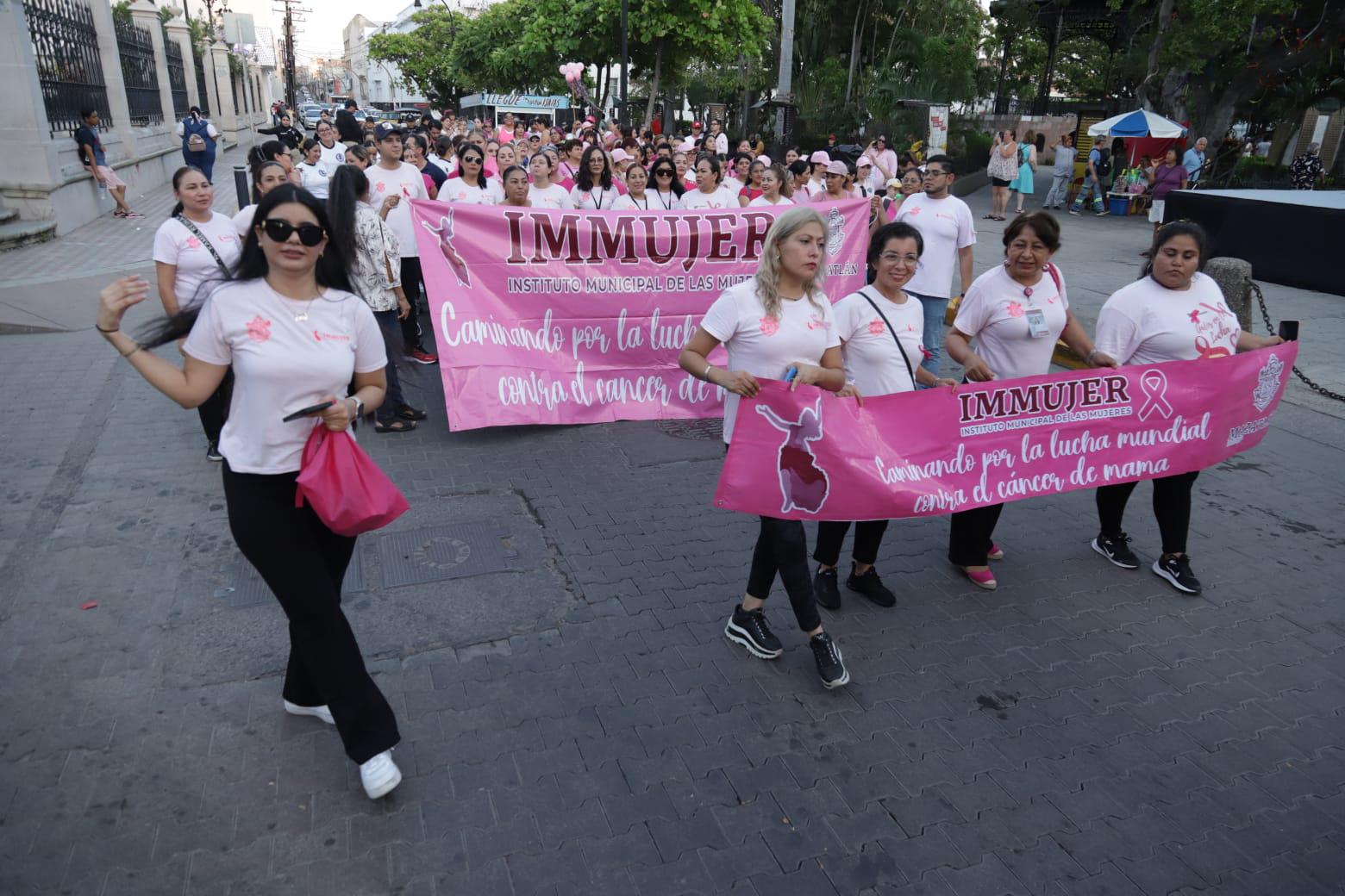 $!Celebran en Mazatlán la Caminata Rosa por la Paz y la Salud de las Mujeres