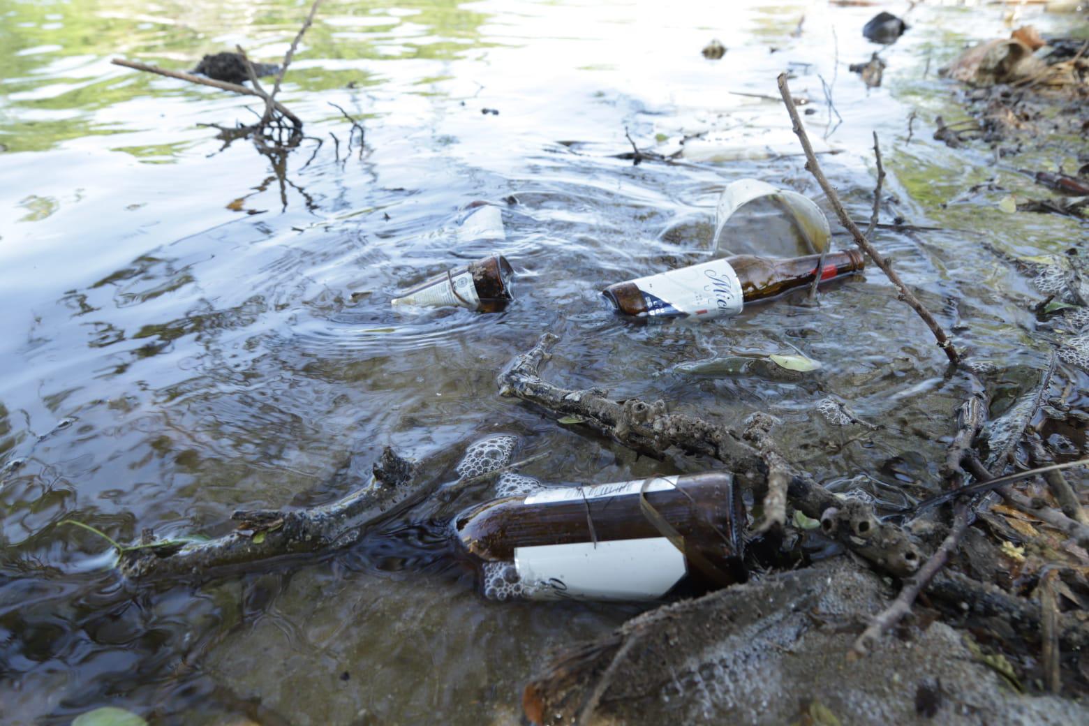 $!Pese a limpieza de colectivos, el Estero del Yugo vuelve a amanecer repleto de basura