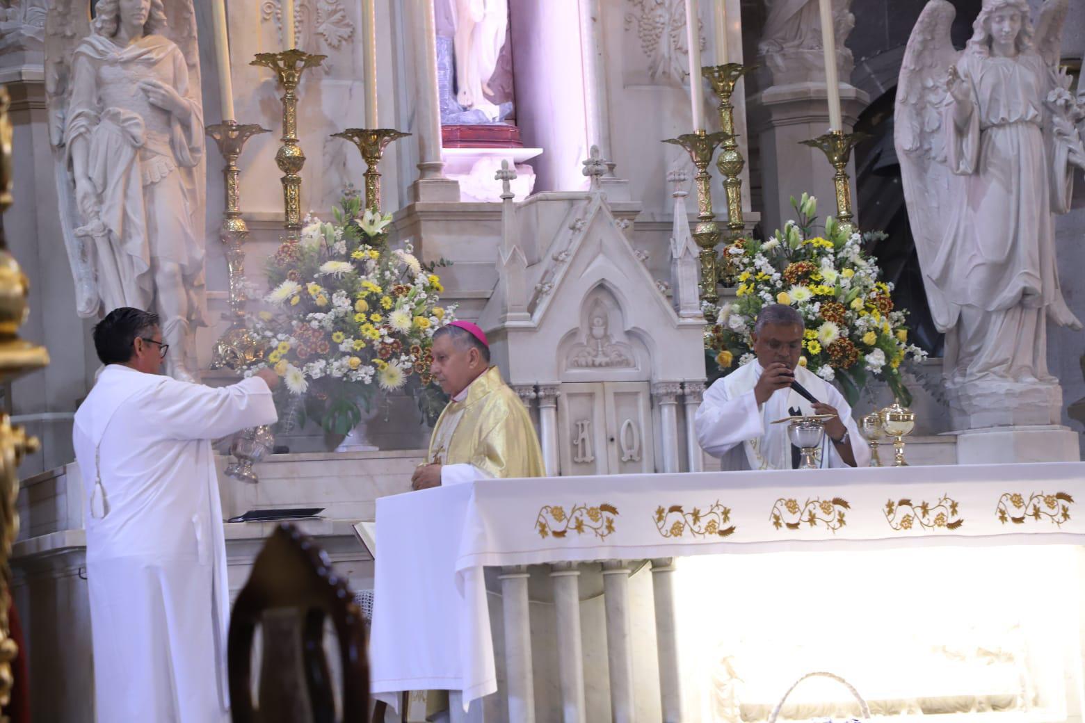 $!Celebra Obispo de la Diócesis de Mazatlán 50 años de ordenación sacerdotal