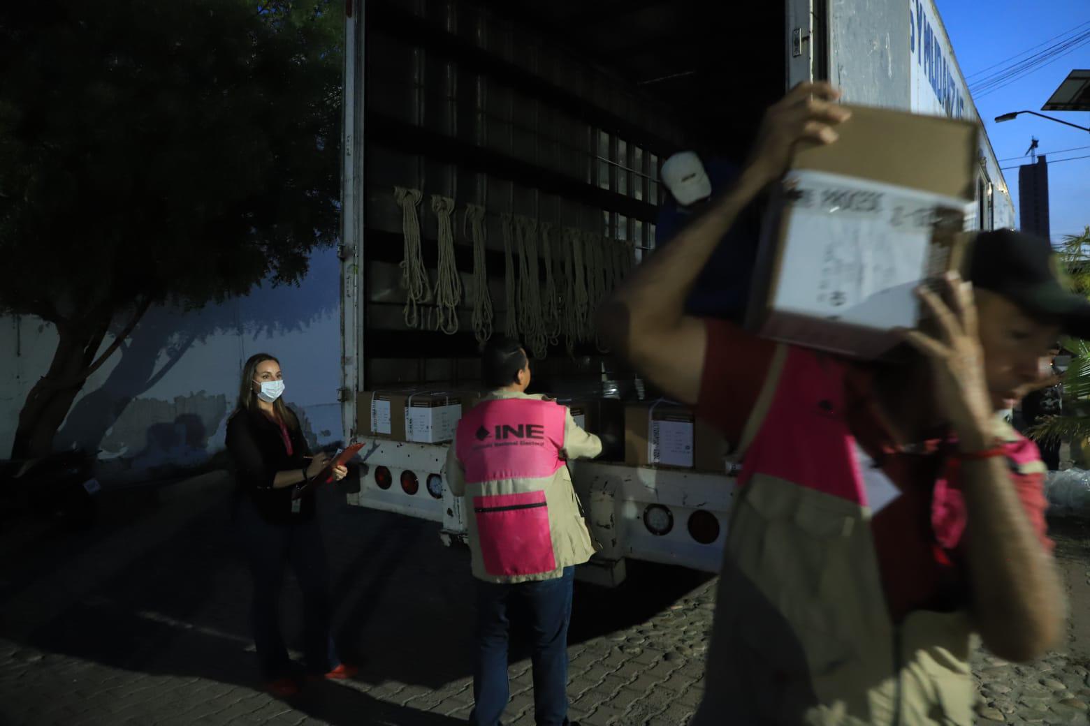 $!Llegan las boletas del INE a Mazatlán con 5 horas de retraso