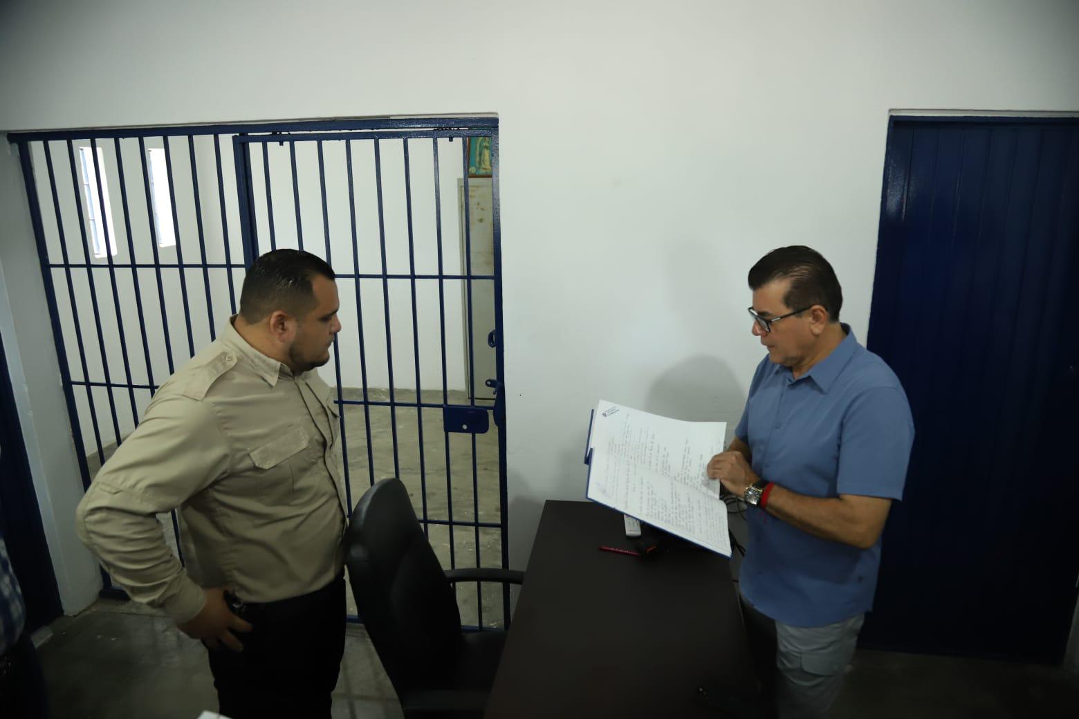 $!Entrega Alcalde de Mazatlán caseta de policía rehabilitada en Infonavit El Conchi