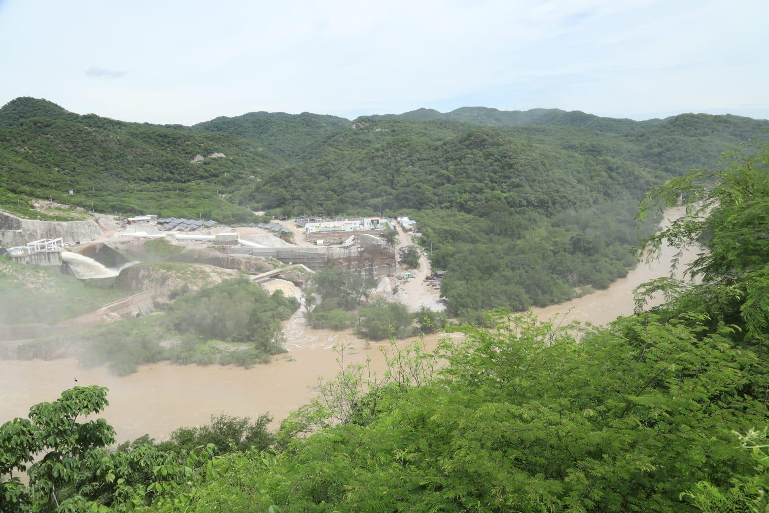 $!Presa Picachos luce con fuerte caudal; está al 105.01% de su capacidad