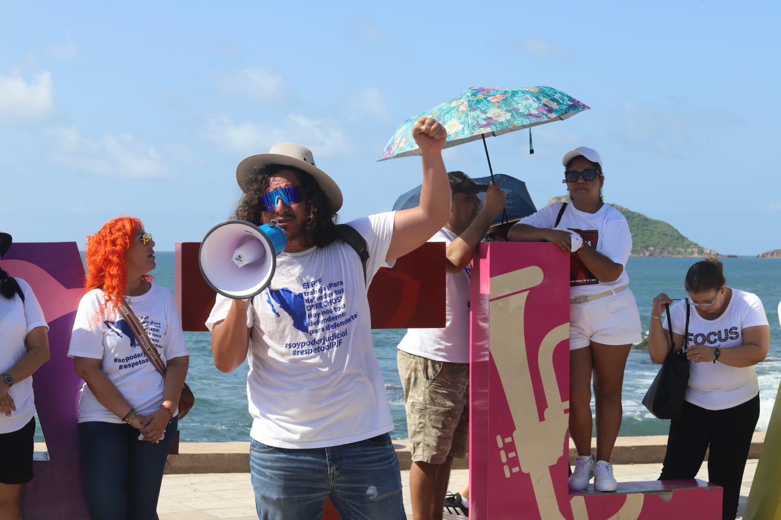 $!Marchan trabajadores del Poder Judicial de la Federación por la libertad y la justicia