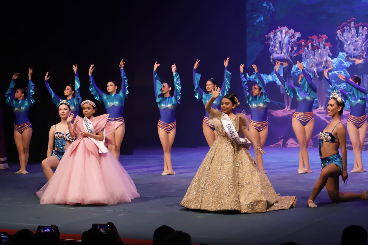 $!Ángela Salazar y Ximena Lizárraga fueron presentadas como candidatas a Reina Infantil.