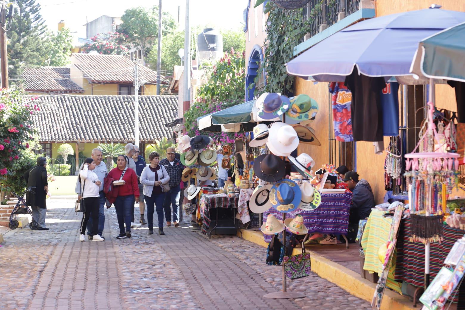 $!Realizan ‘Caravana solidaria’ en apoyo a comerciantes de El Quelite