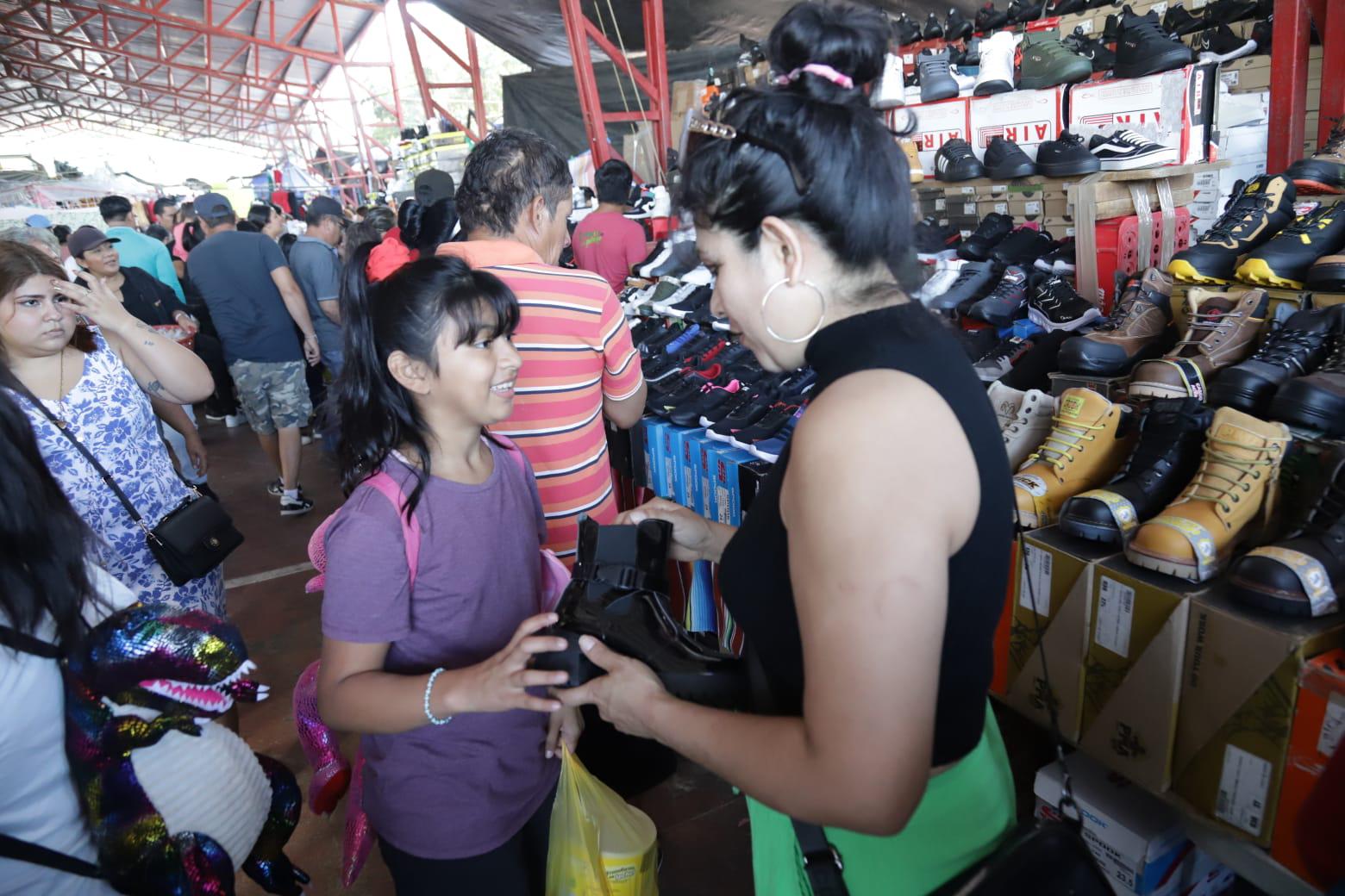 $!Esperan comerciantes del Tianguis de la Juárez aumento en ventas durante temporada decembrina