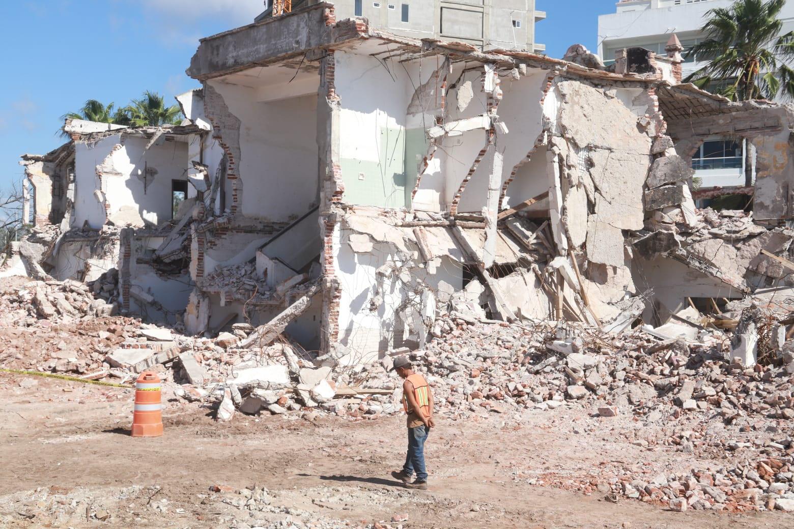 $!Suspenden demolición de la Casa del Marino, en Mazatlán