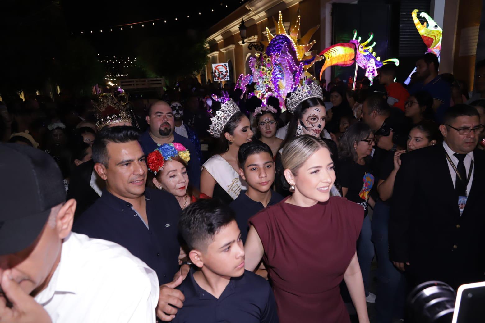 $!La Alcaldesa Estrella Palacios y su familia realizaron el recorrido.