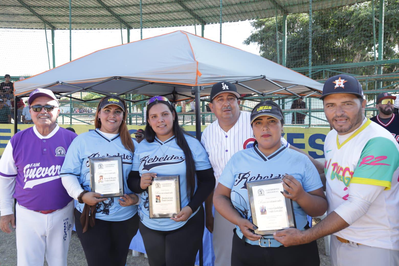 $!Rinden múltiples homenajes en Liga de Beisbol del Chololos