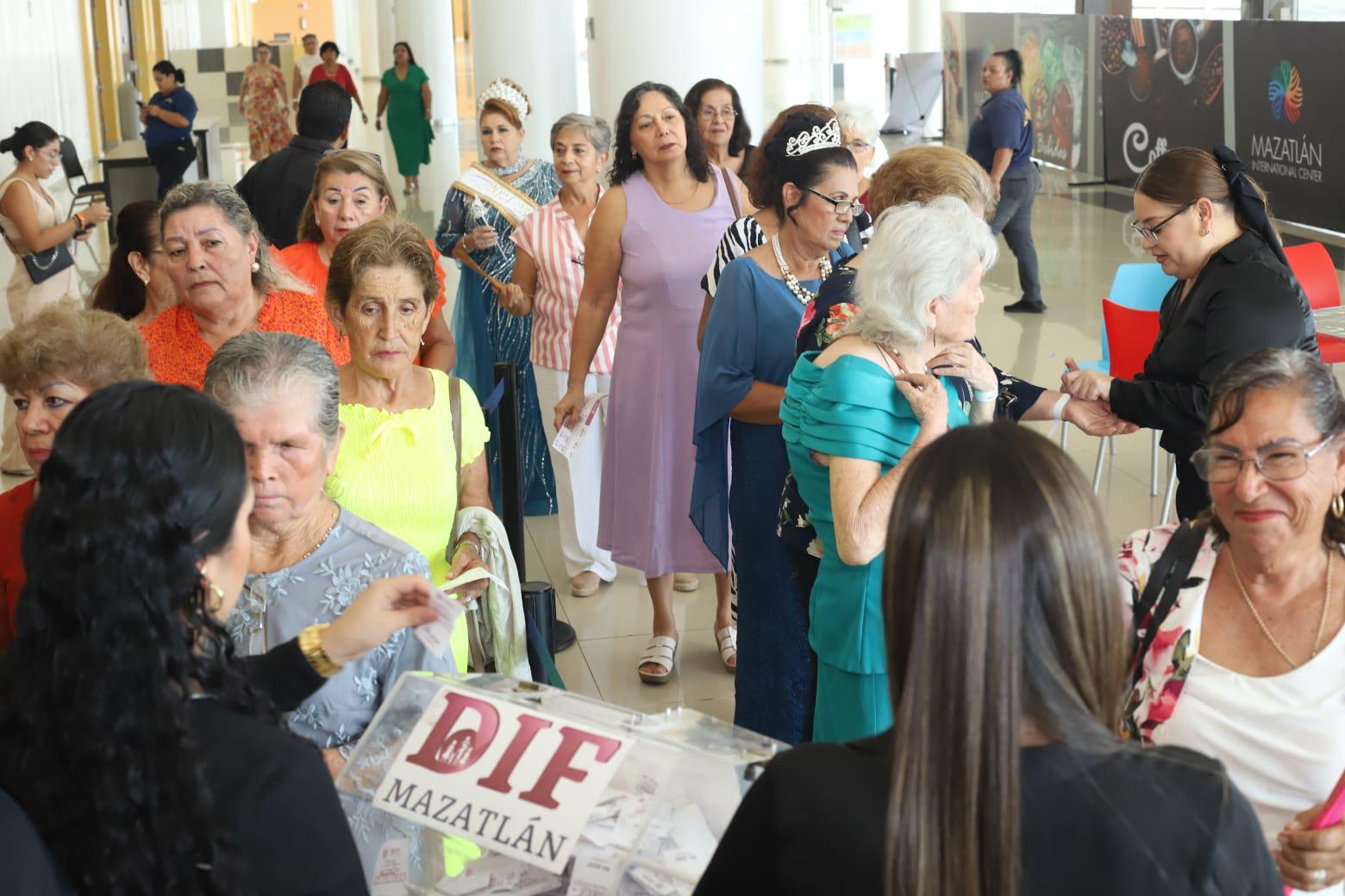 $!DIF Municipal festeja a los ‘jóvenes de corazón’ en el Día del Abuelo