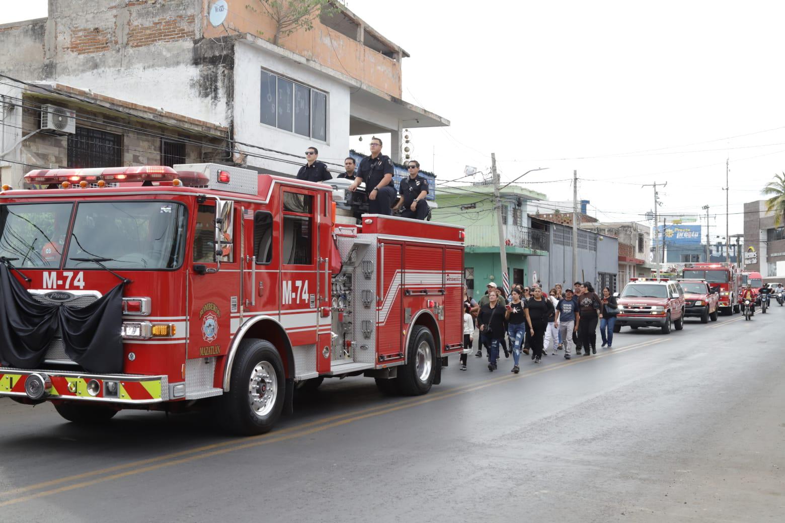 $!Con último pase de lista y homenaje despiden al comandante Robles Sotomayor