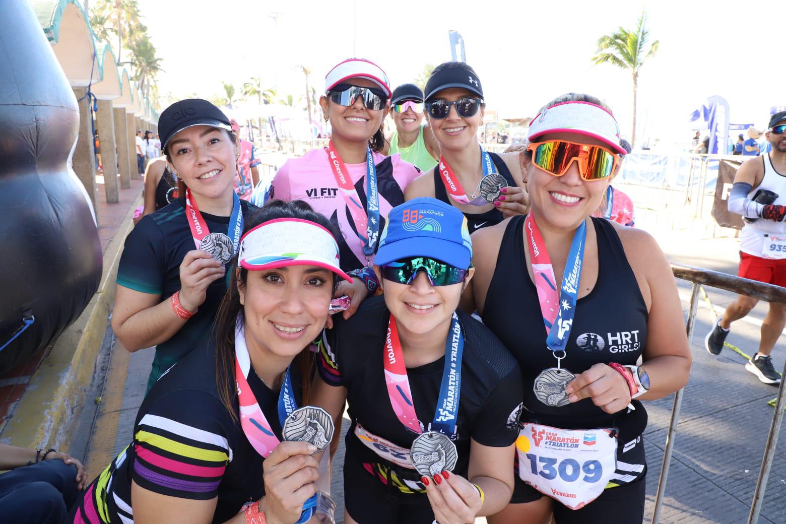 $!Ale Kunkle, Caro Quintero, Geisi Rivera, Carmen Luri, Dania Palomera y Karla Torres, de Culiacán. Al fondo Isis Silman.