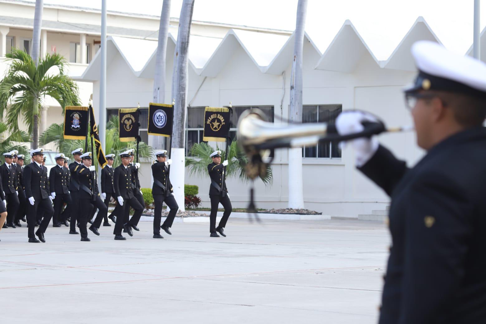 $!Juran Bandera alumnos de la Escuela Náutica Mercante de Mazatlán