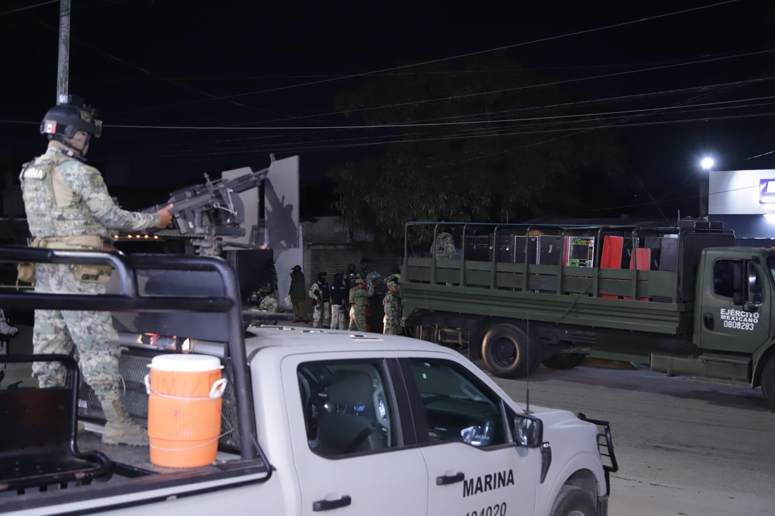 $!Fuerzas federales arrancan decomiso de máquinas tragamonedas en Mazatlán