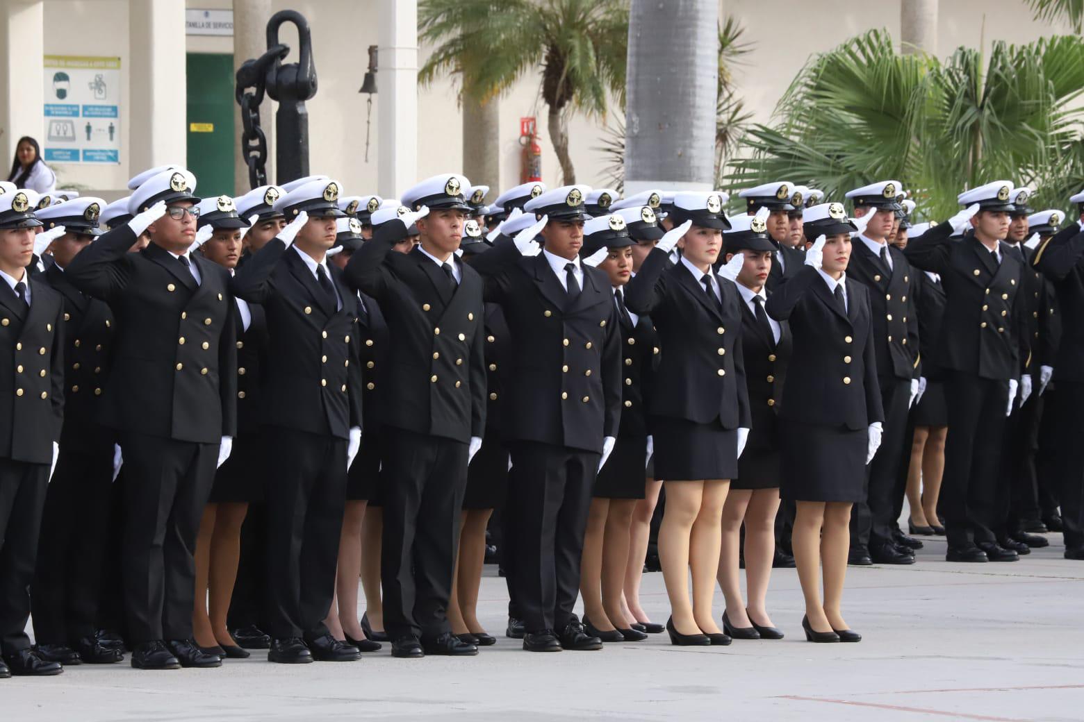 $!Juran Bandera alumnos de la Escuela Náutica Mercante de Mazatlán