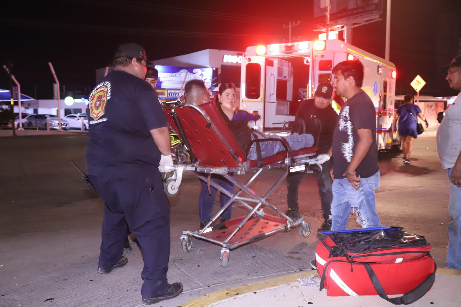 $!Choque de dos motos deja tres lesionados en Mazatlán