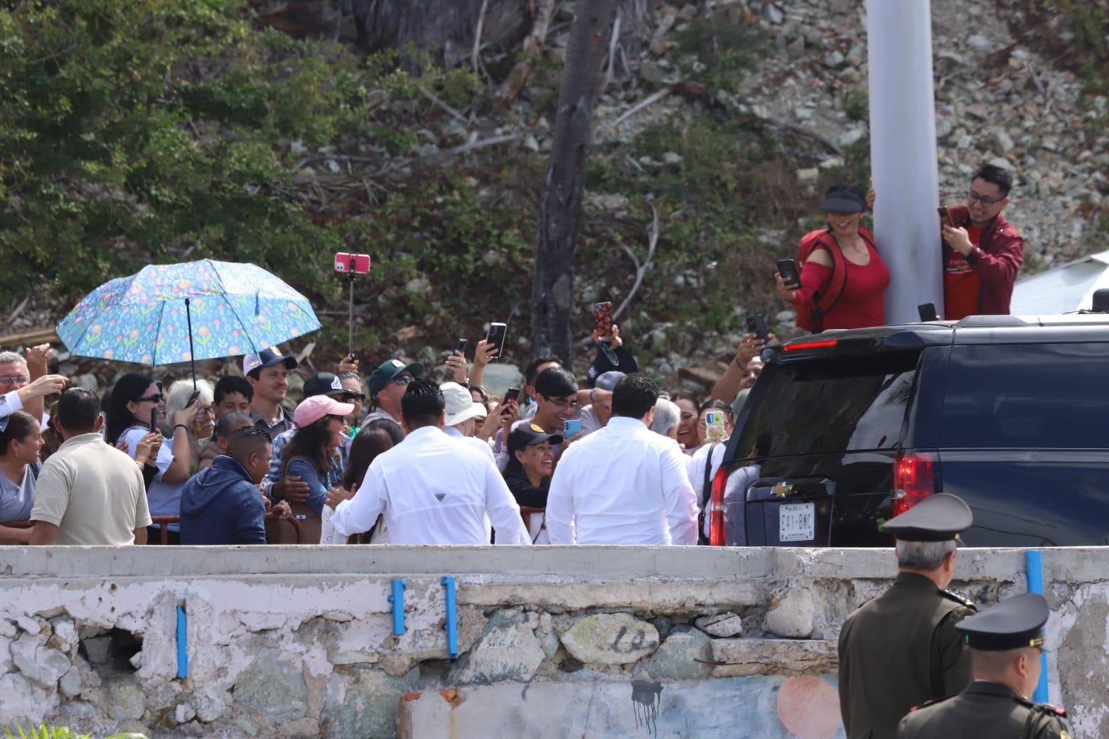 $!Encabeza AMLO celebración del Día de la Bandera en la Glorieta Sánchez Taboada de Mazatlán