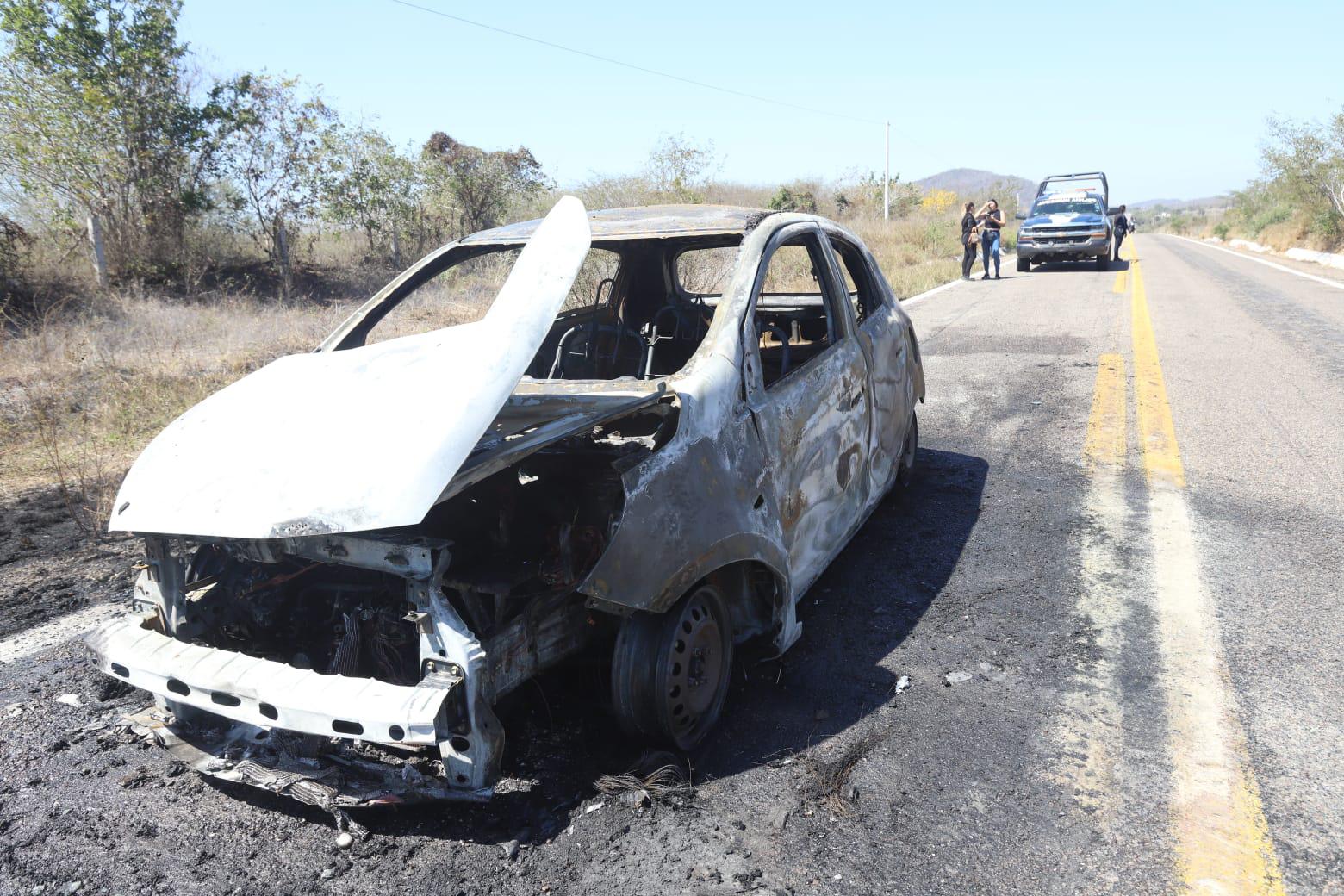 $!Se incendia vehículo en la libre, antes de llegar a El Zapote; dos jóvenes logran salir ilesas