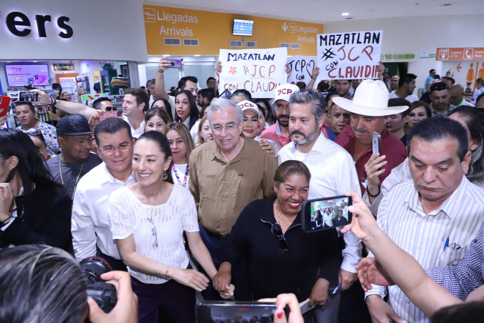 $!Reciben a Claudia Sheinbaum con gritos y música de banda en Mazatlán