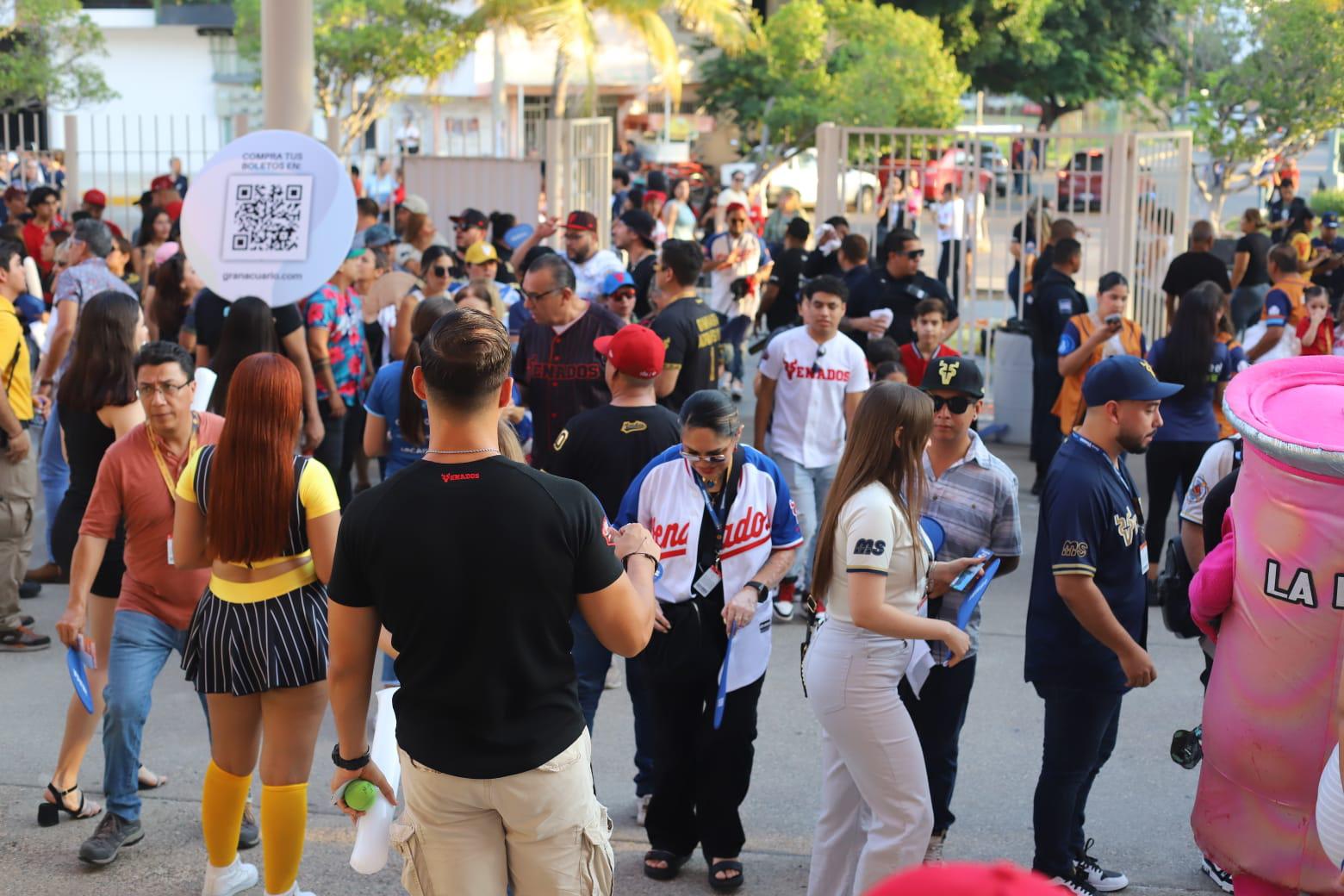 $!Viven la fiesta del beisbol en el estadio Teodoro Mariscal