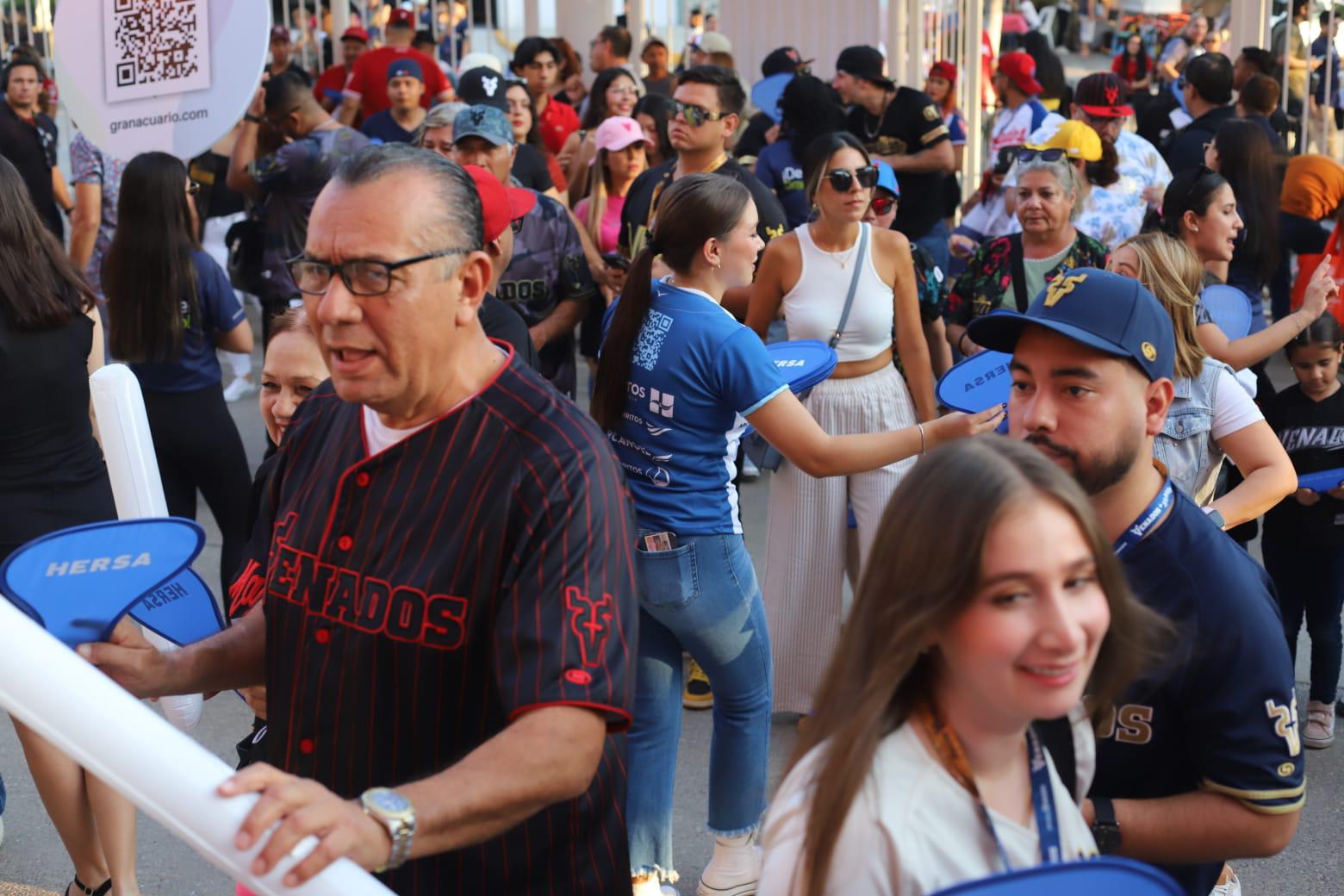 $!Viven la fiesta del beisbol en el estadio Teodoro Mariscal