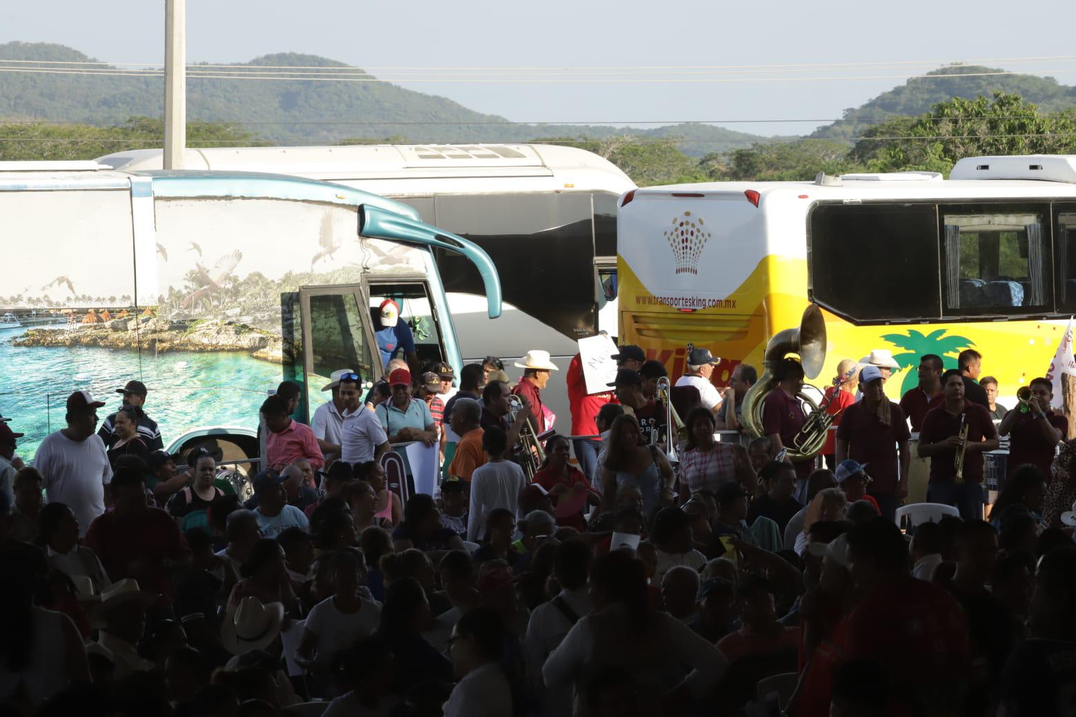 $!‘Acarrean’ gente a La Estación por visita de AMLO y Sheimbaun a Rosario