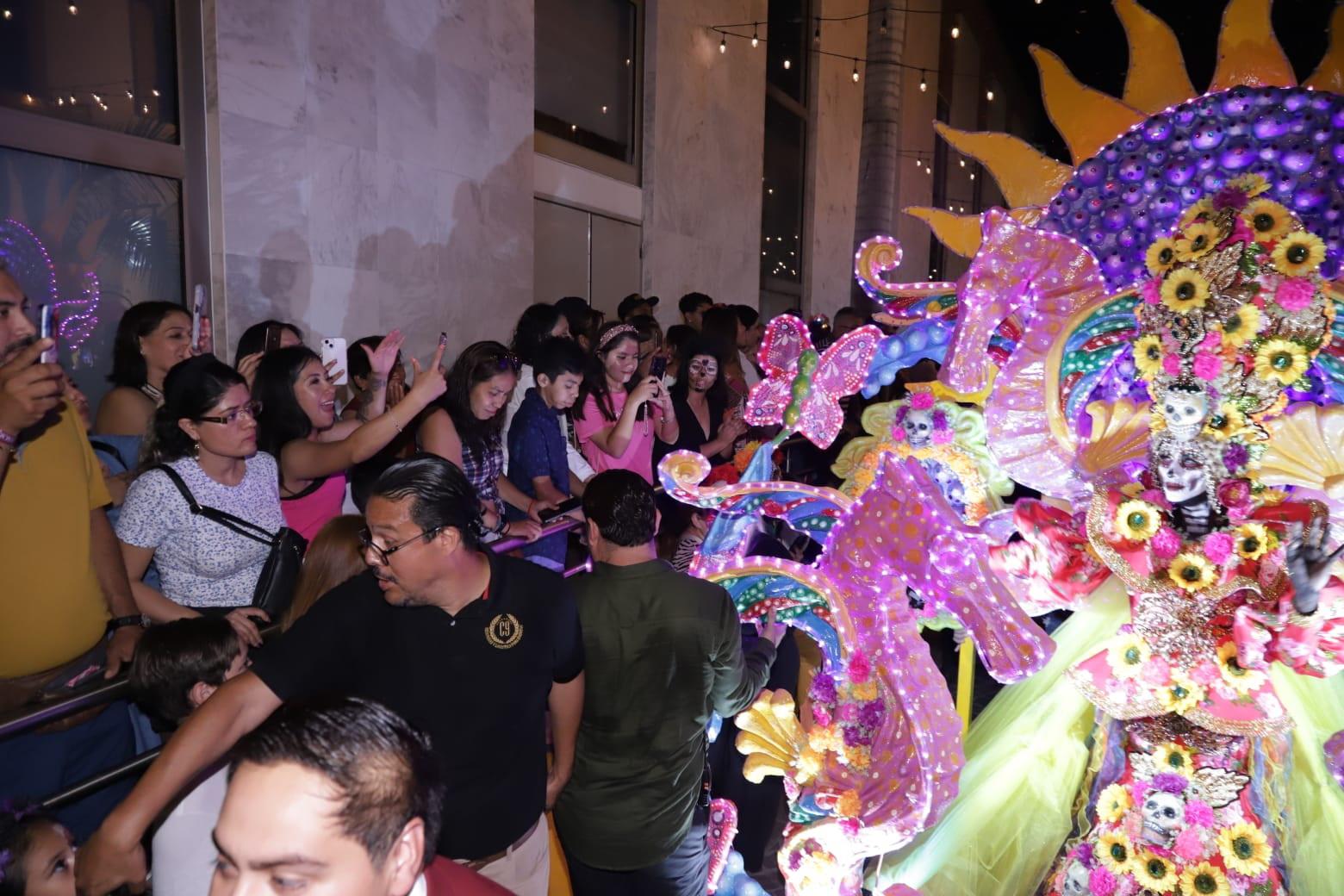 $!Vive el Centro Histórico de Mazatlán la tradicional Callejoneada del Día de Muertos