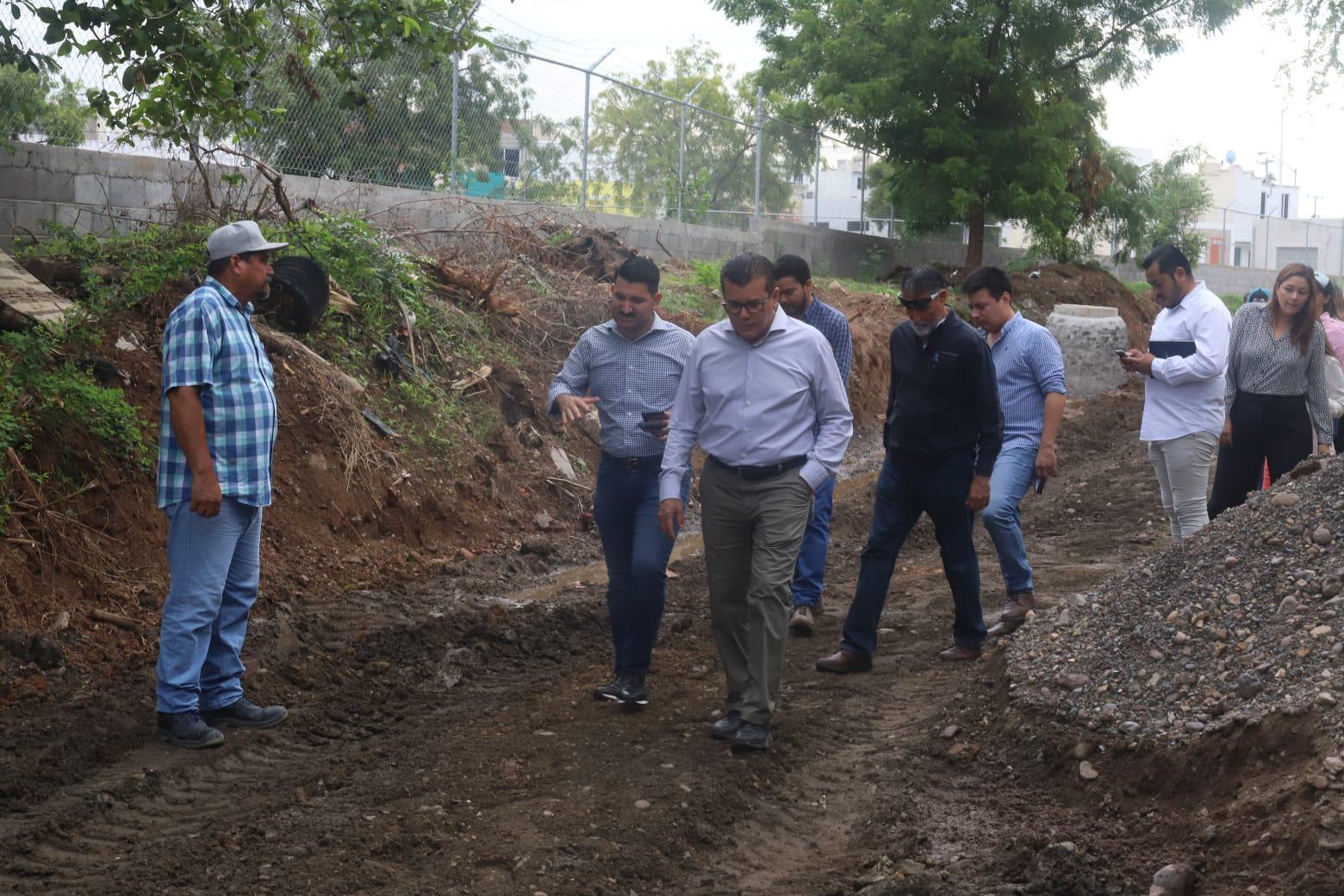 $!Supervisa Alcalde rehabilitación de colector y muro en Arroyo Jabalines