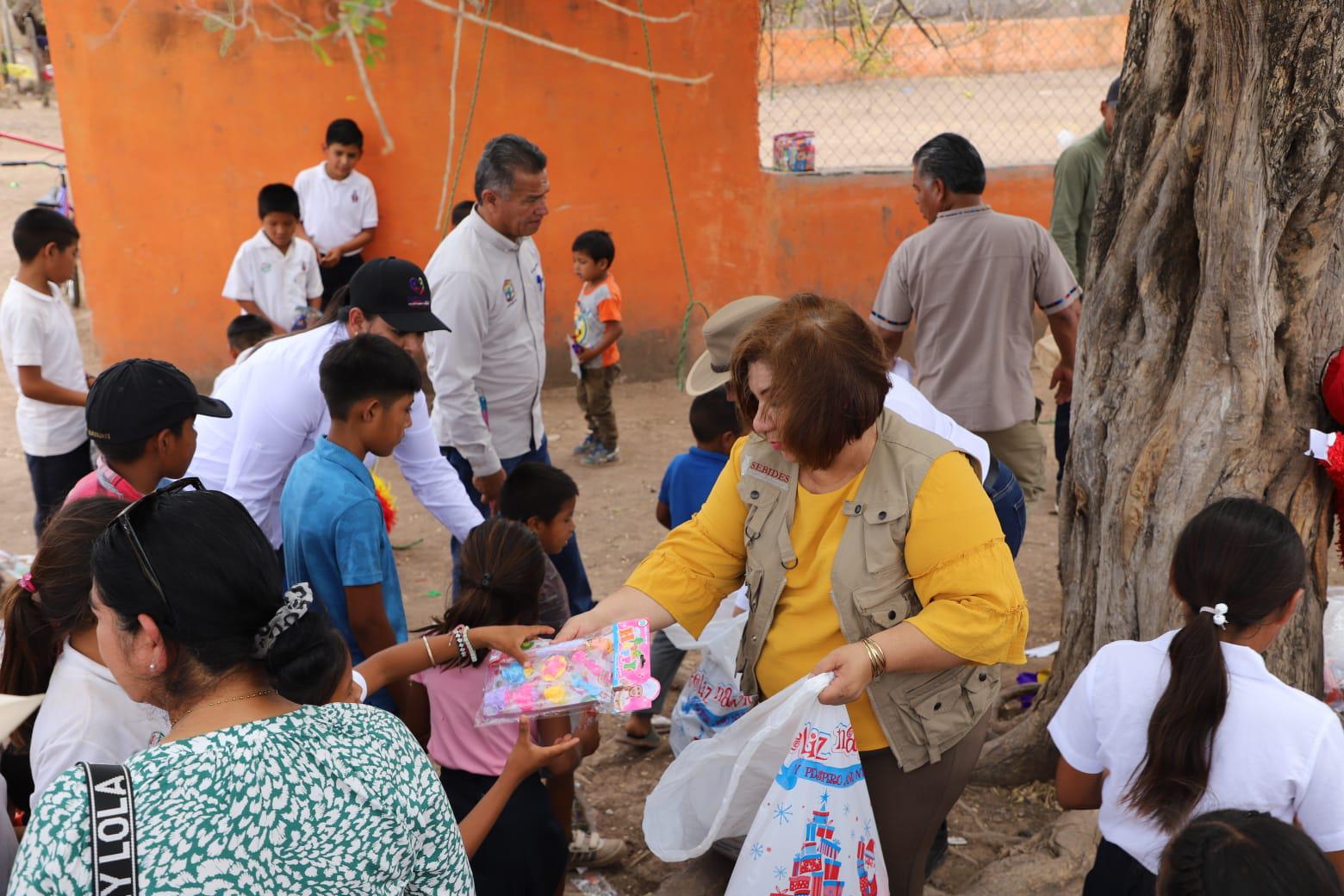 $!Visita la Sebides a las comunidades indígenas de Escuinapa