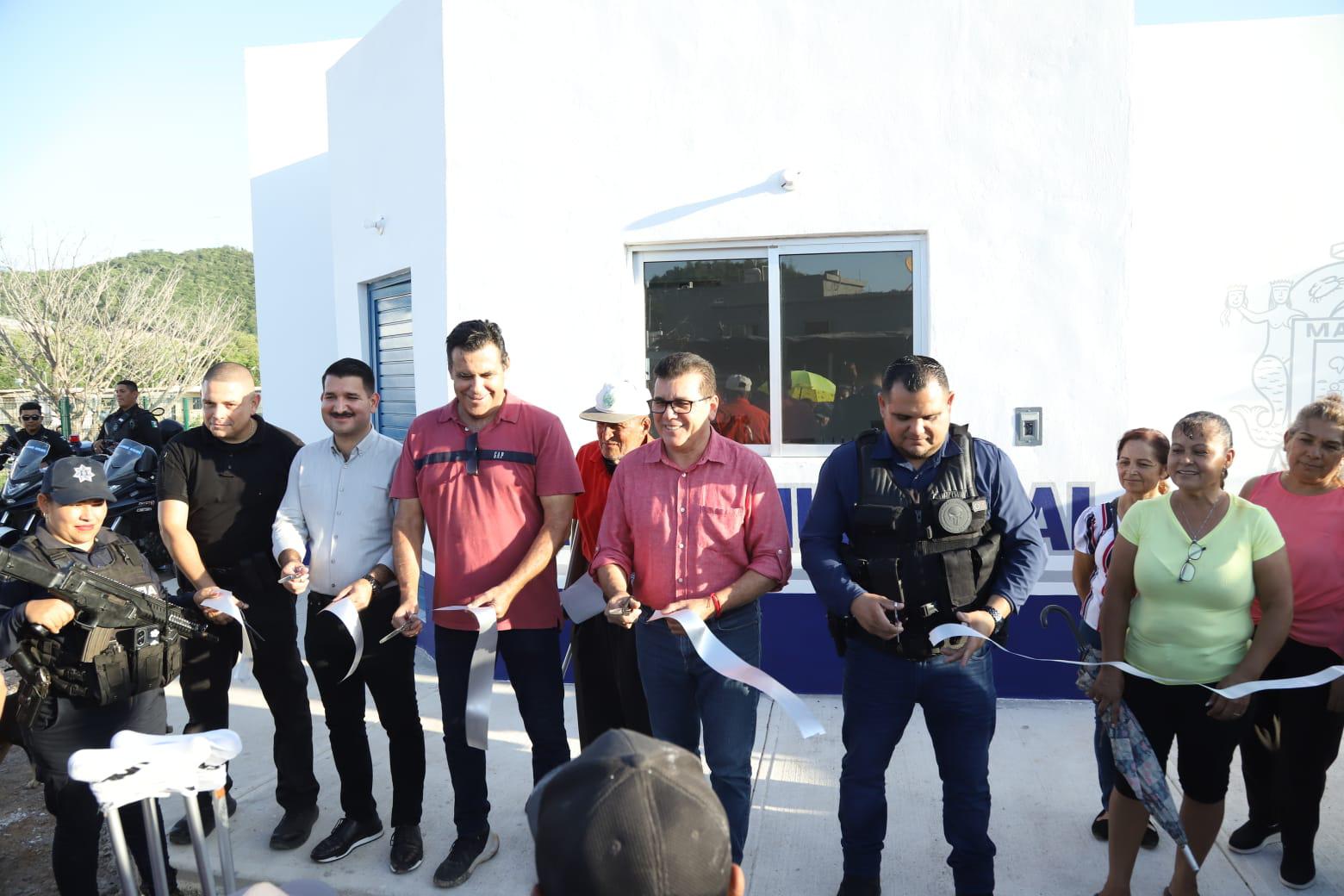 $!Inaugura Alcalde de Mazatlán una nueva caseta de policía en la colonia Cvive