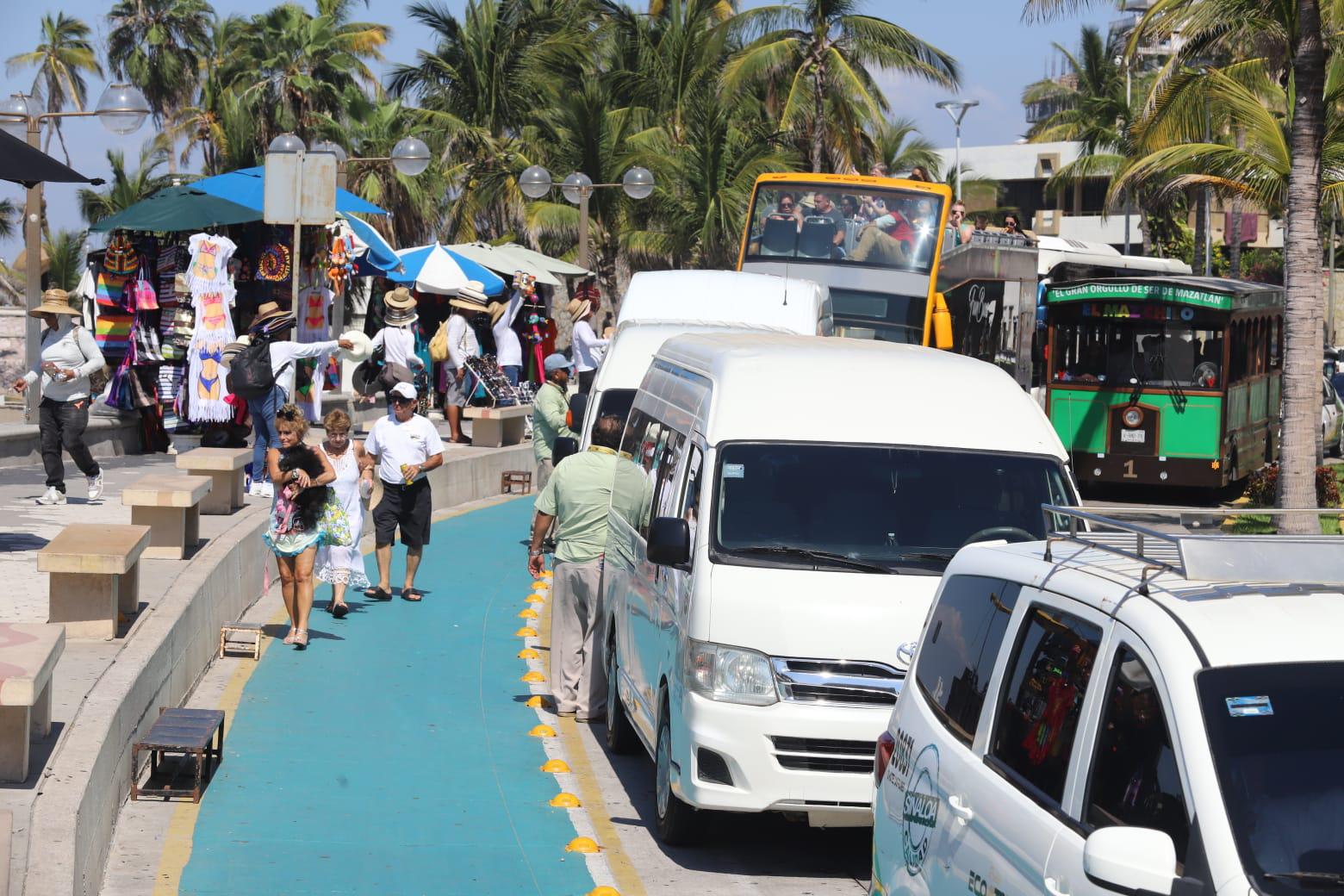 $!Por segundo día, llegan dos cruceros turísticos a Mazatlán, con 6 mil 478 pasajeros