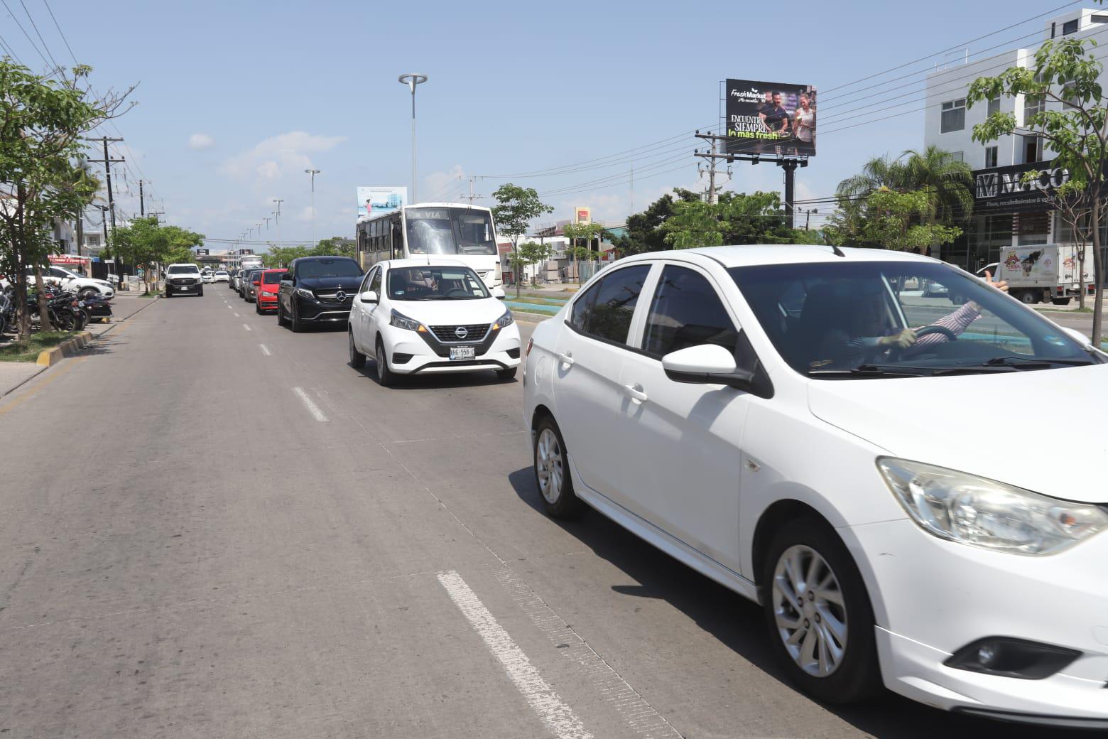 $!Festejan mazatlecos en caravana medalla de plata de Marco Verde