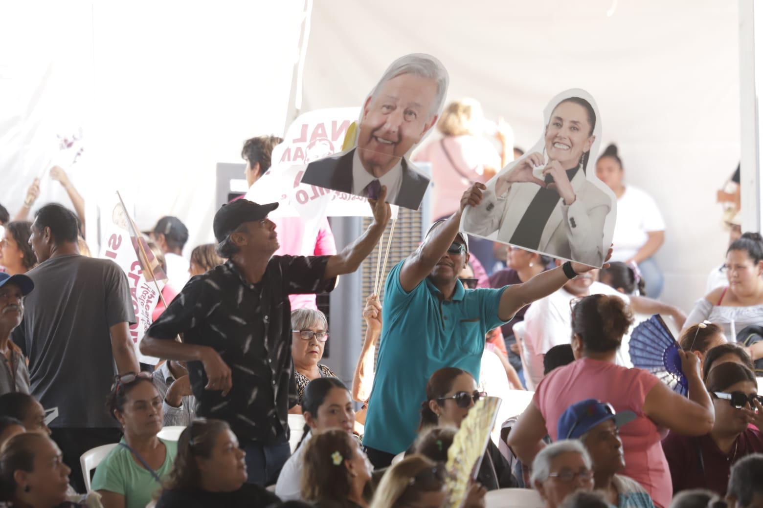 $!Se hace noche y aún no llegan AMLO, Claudia y Rocha a inaugurar el distrito de riego de la Presa Santa María, en Rosario