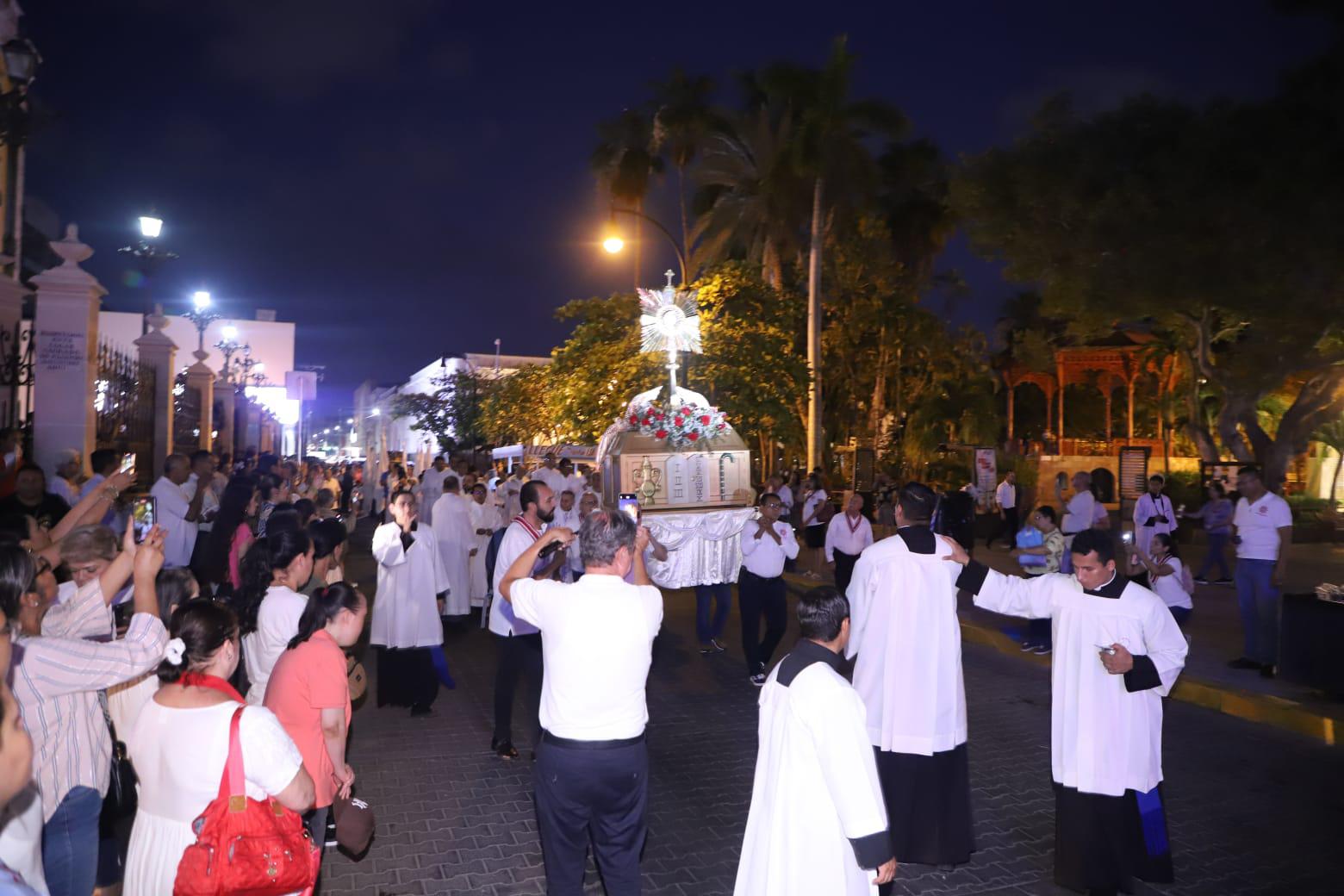 $!Celebra Iglesia Católica la procesión del Corpus Christi en Mazatlán