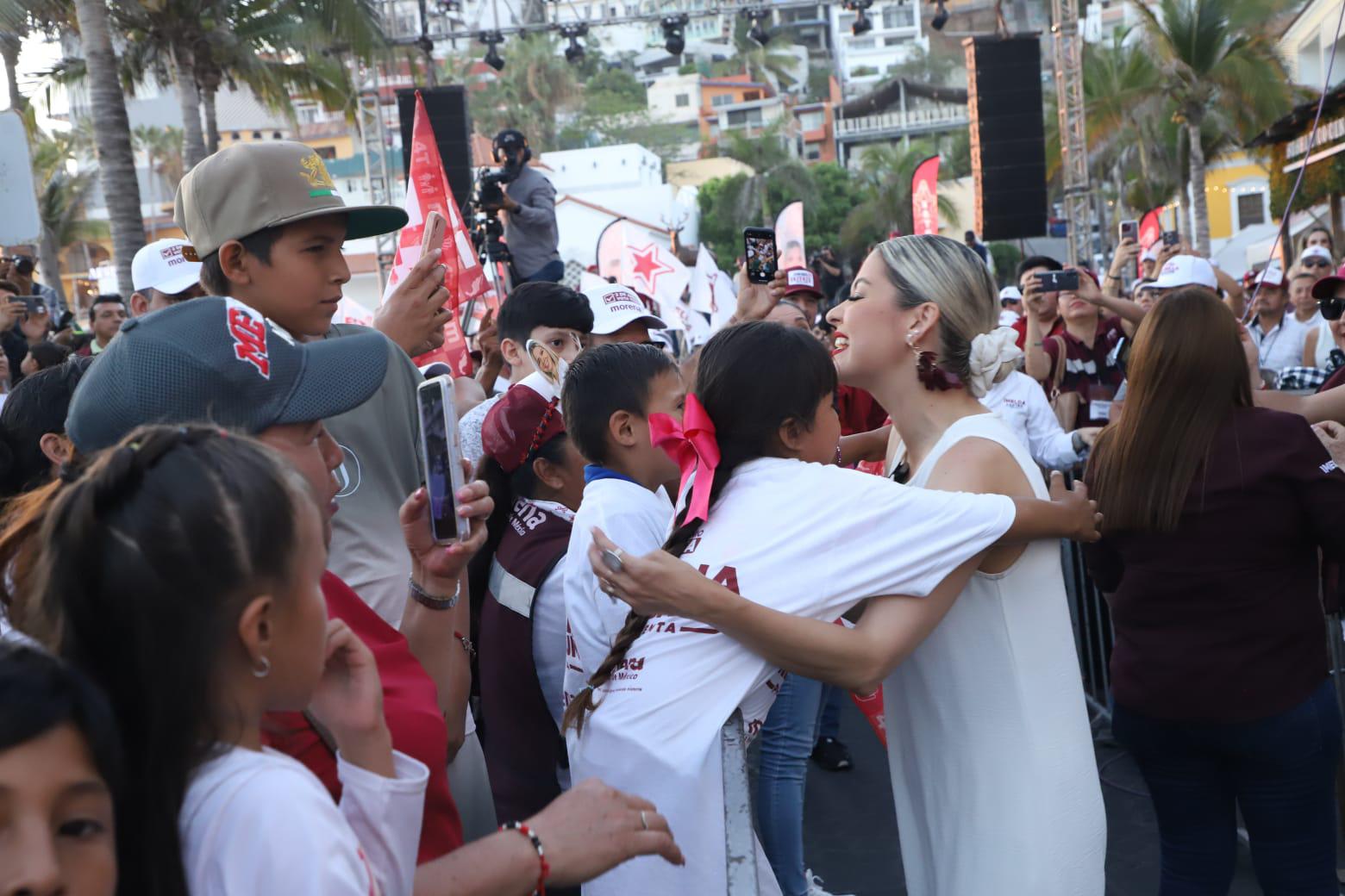 $!Acuden a Olas Altas más de 10 mil simpatizantes de Estrella Palacios par su cierre de campaña