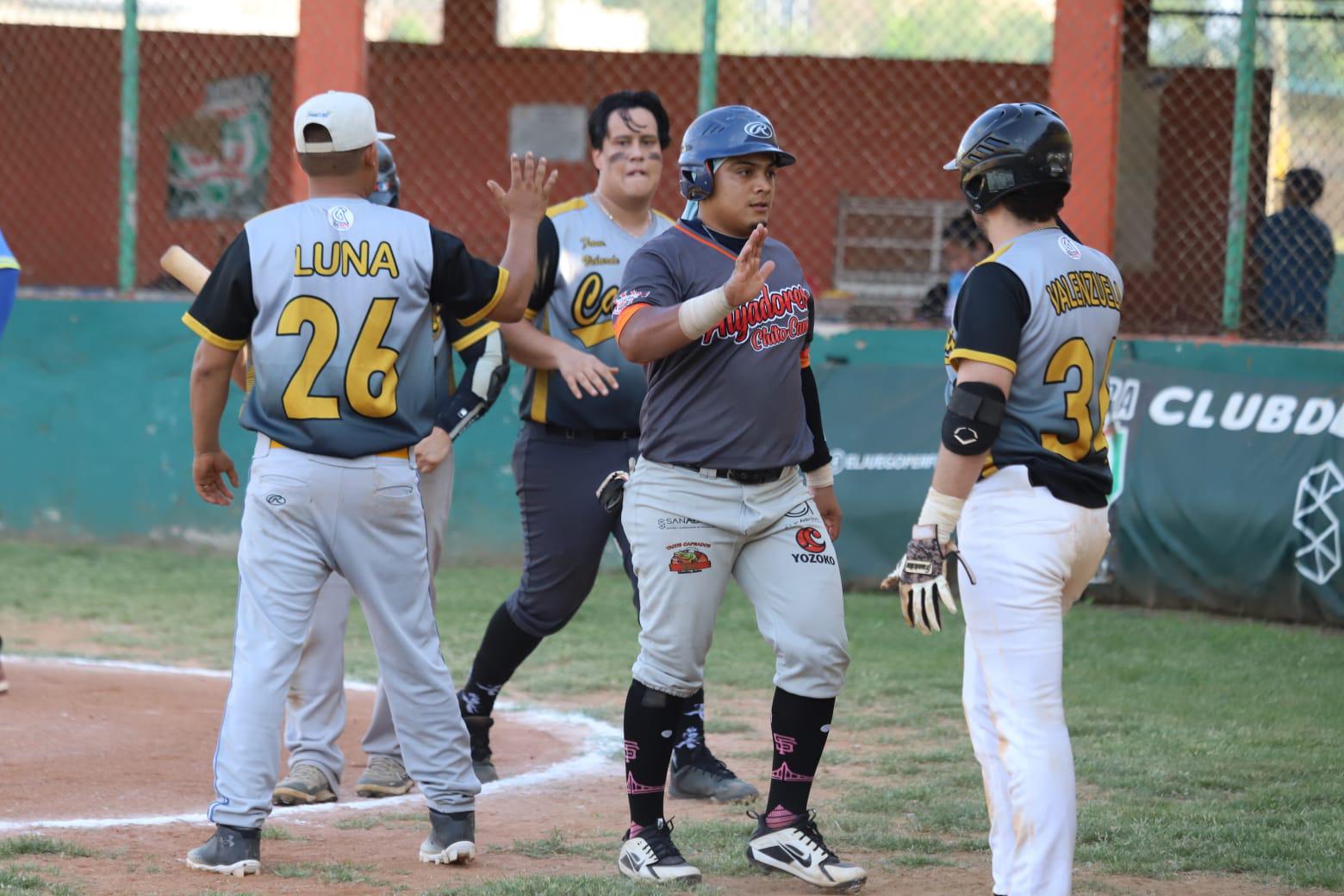 $!Familia Velarde empata semifinales de Liga de Beisbol Meseros