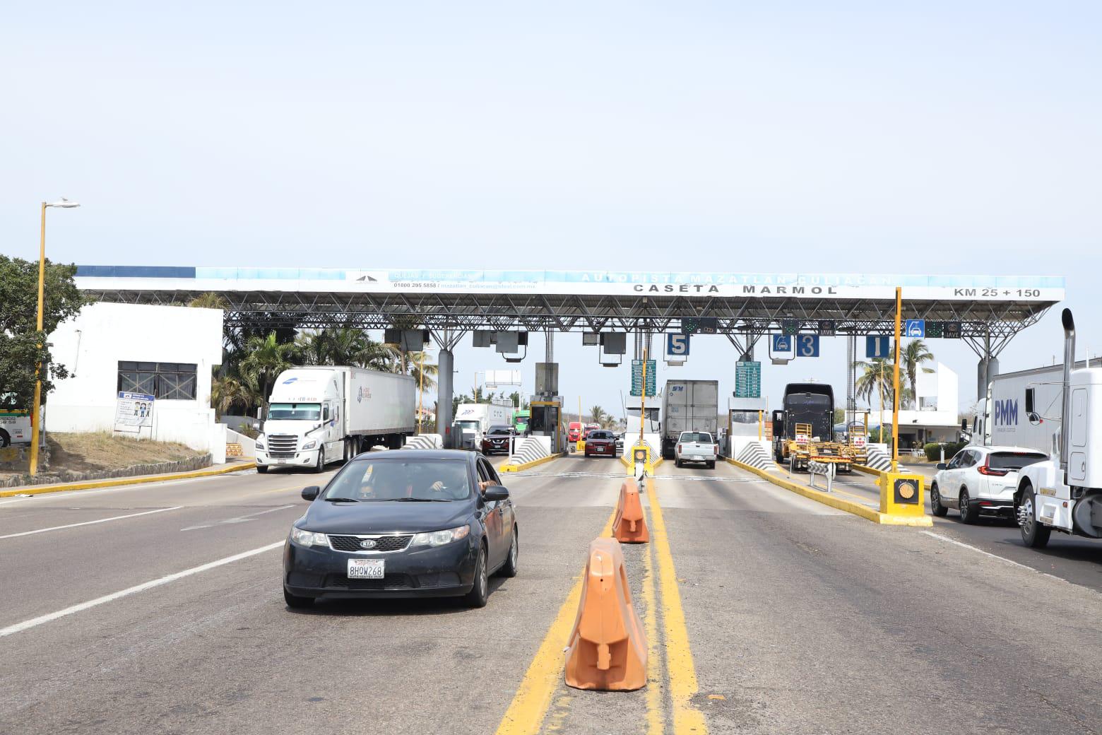 $!Llegan las vacaciones y aumenta el tráfico en el acceso norte a Mazatlán