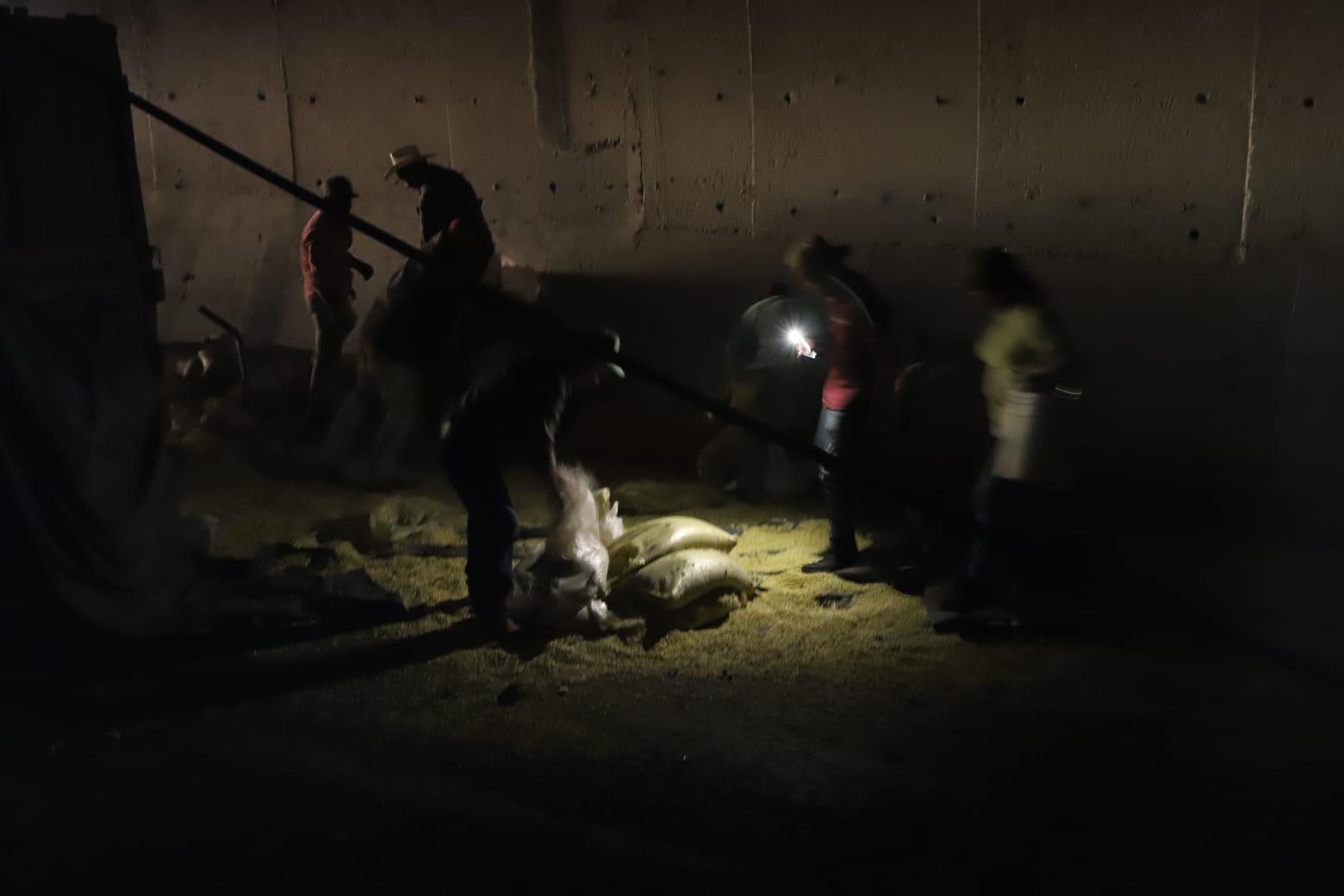 $!Se incendia tractocamión en el túnel El Carrizo II de la Durango-Mazatlán; muere un chofer y otro huye