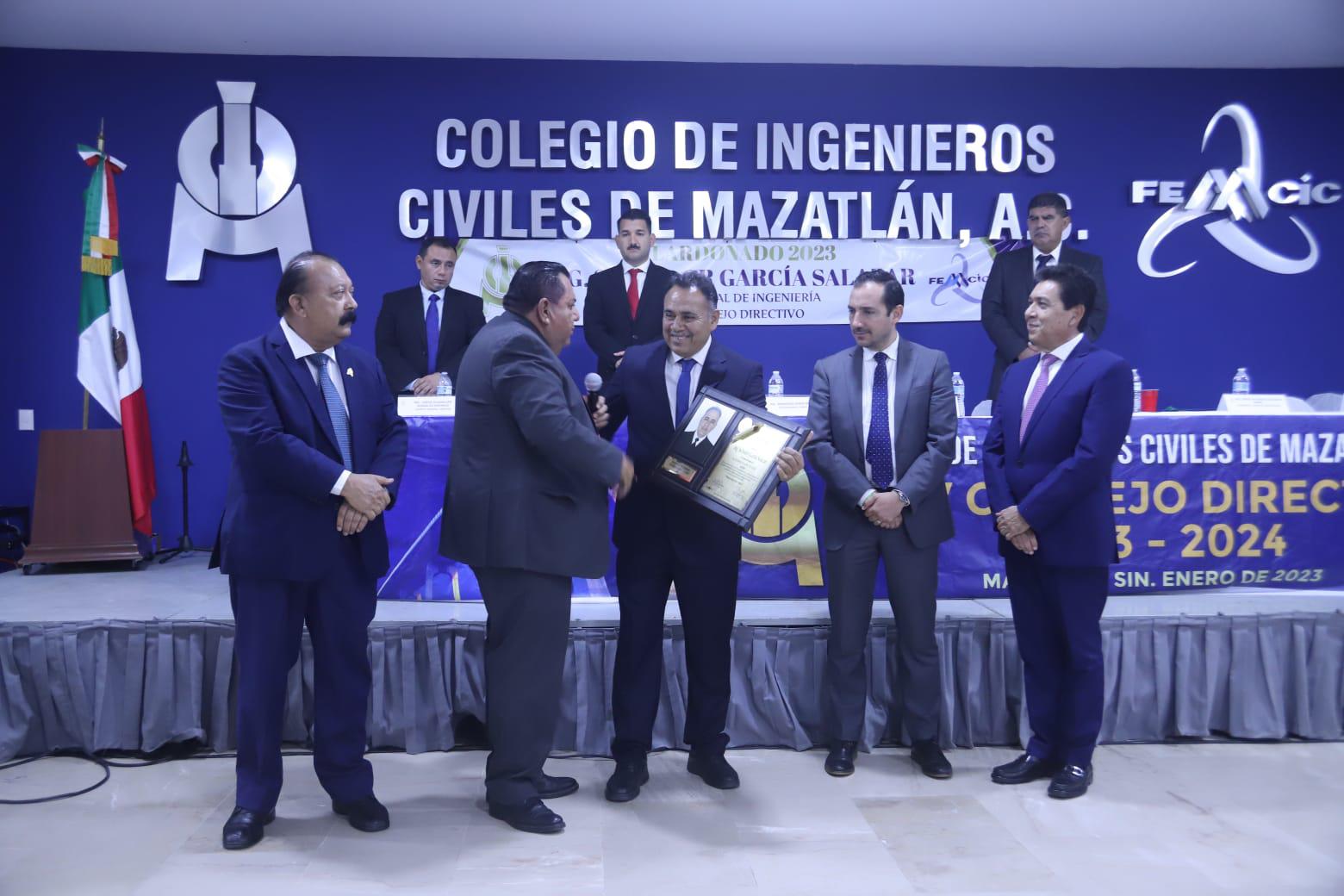 $!Entregan Premio Anual de Ingeniería 2023 a Salvador García