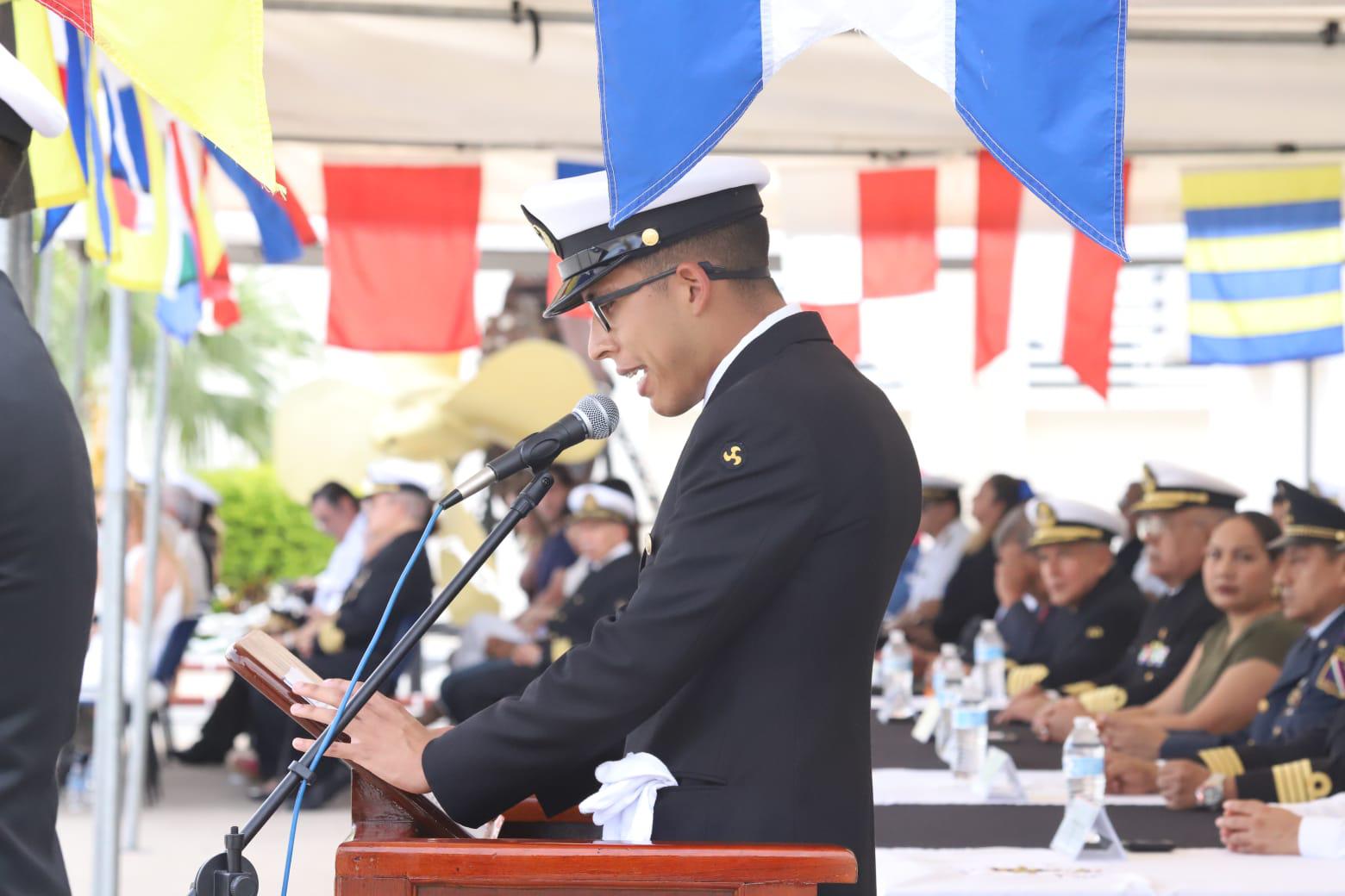 $!Juran Bandera alumnos de la Escuela Náutica Mercante de Mazatlán