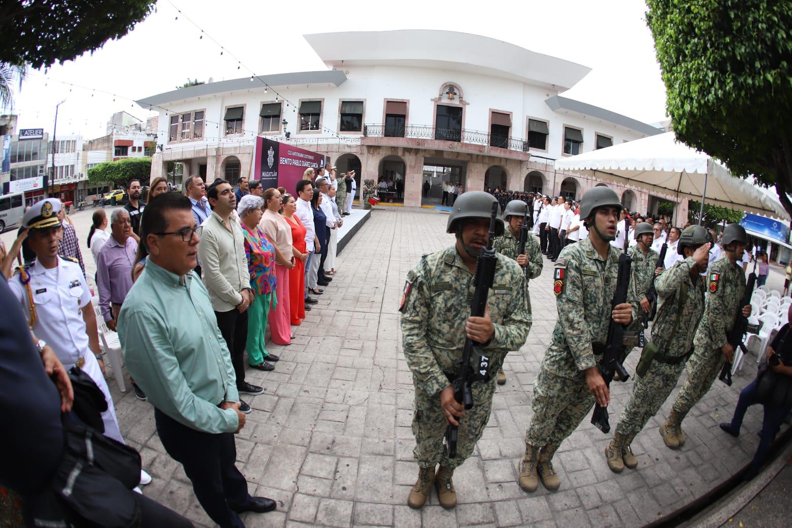 $!Conmemoran en Mazatlán el 152 aniversario luctuoso de Benito Juárez García, en Mazatlán