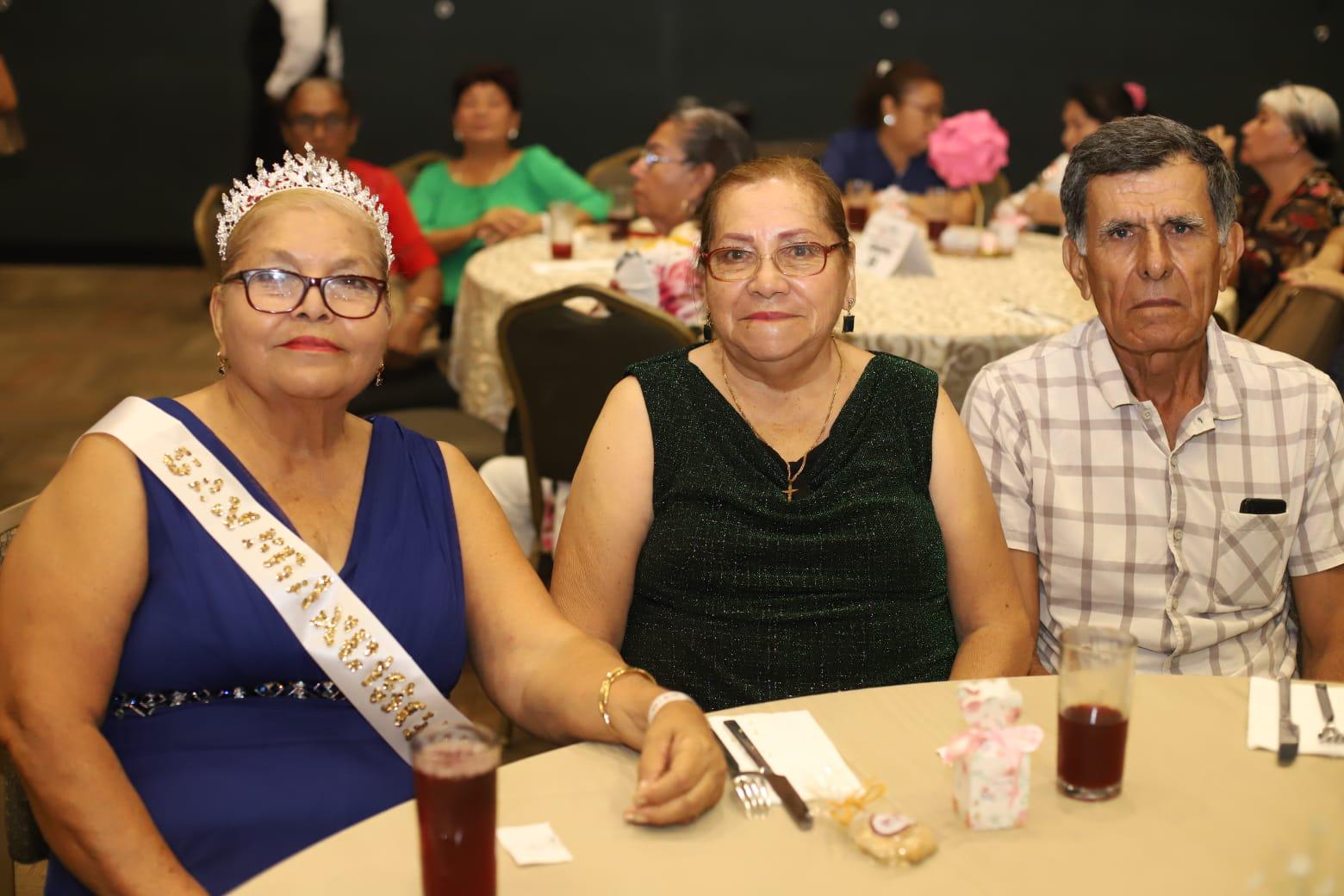 $!Alma Socorro Juárez, Reyna de San Francisquisto, junto a Carmen Leticia Juárez y Nicolás Moreno.